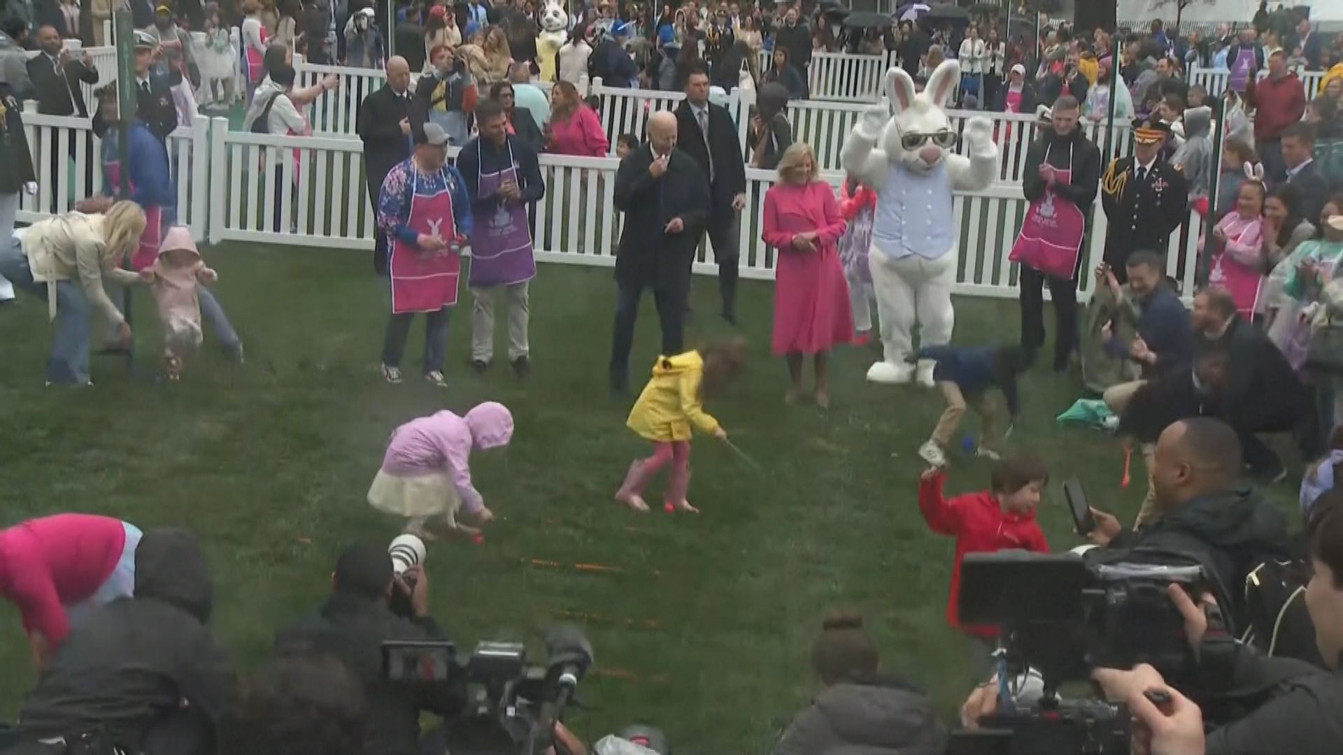 白宮舉行一年一度「滾彩蛋」活動