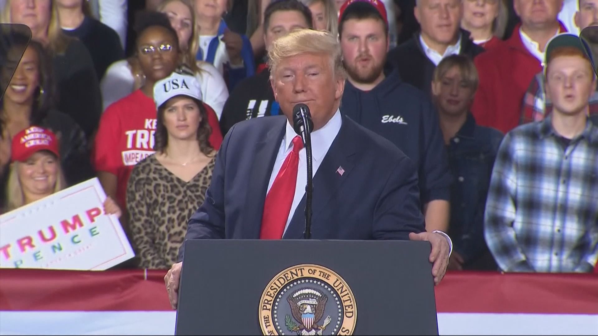 特朗普指彈劾是民主黨政治自殺