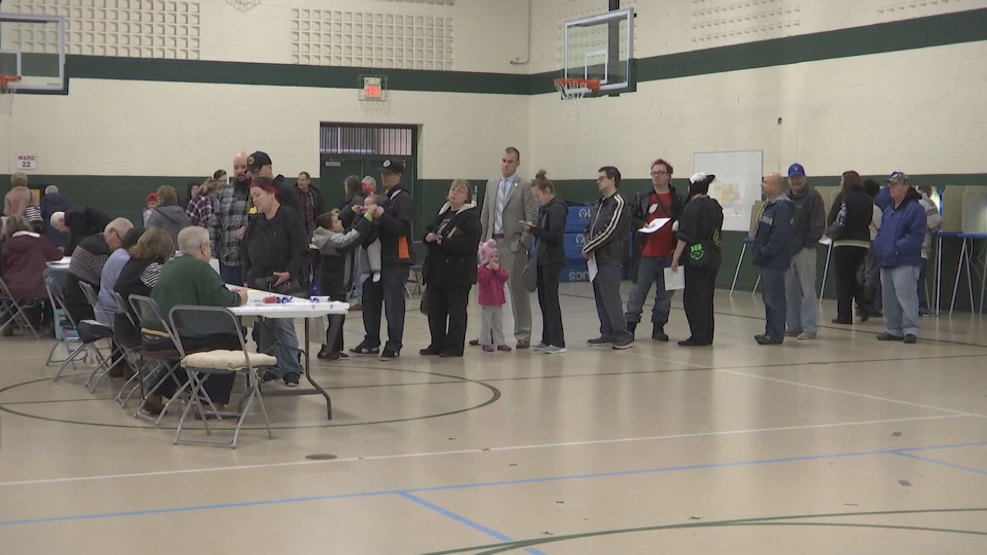 美國中期選舉料本港時間中午前有初步結果