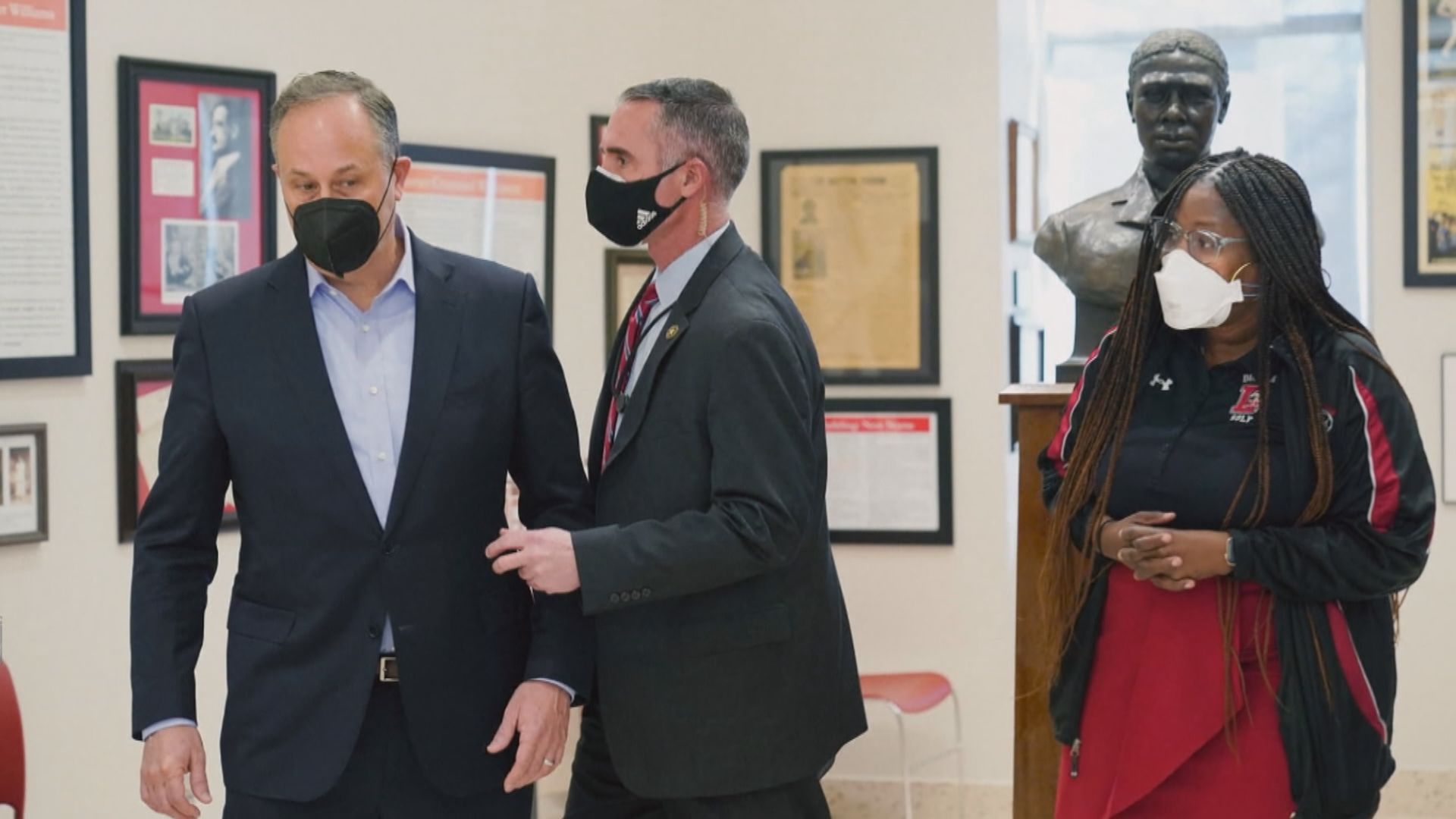 美國第二先生任德龍探訪學校遇炸彈恐嚇需護送離開