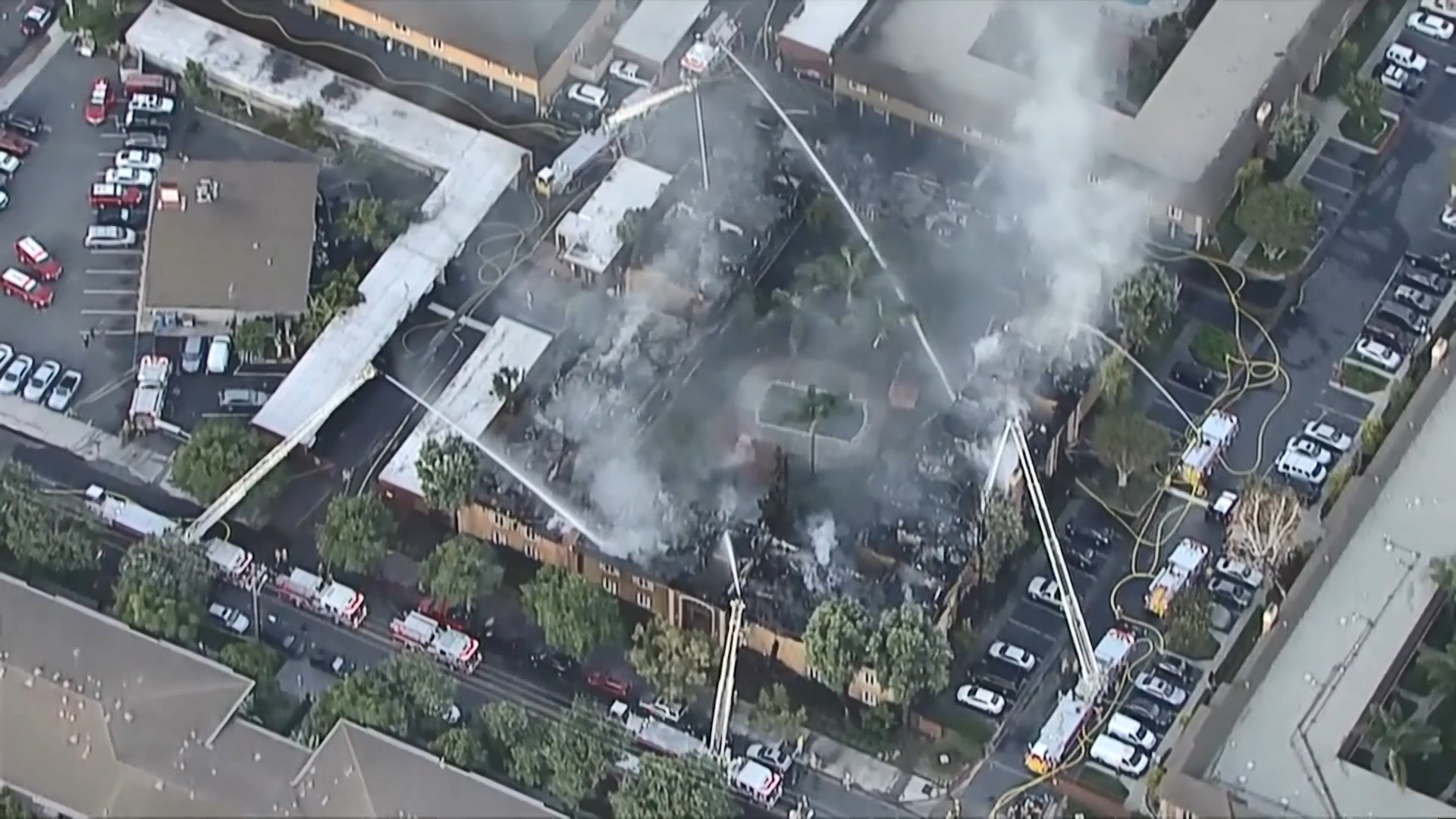 美國南加州公寓大火四十戶緊急疏散