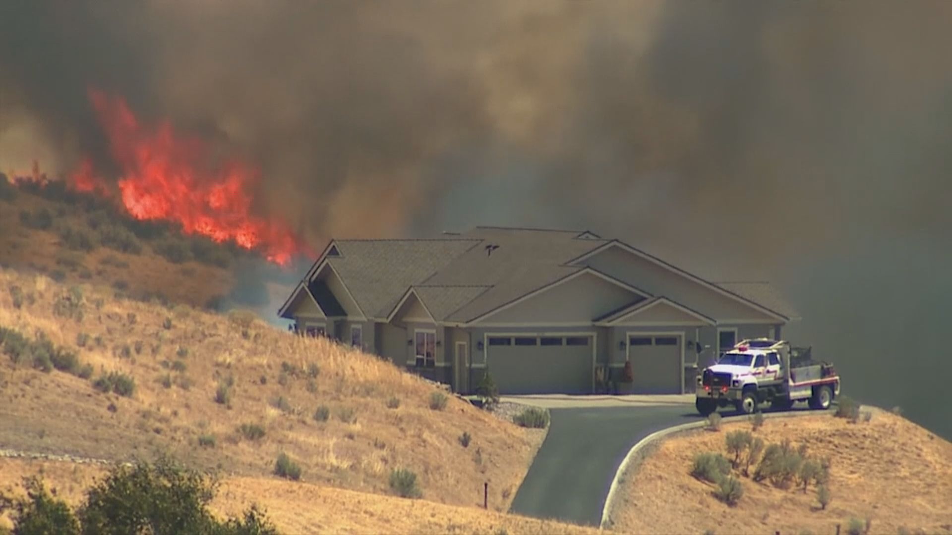 美國西部炎熱乾燥山火肆虐　火場面積達四千多平方公里