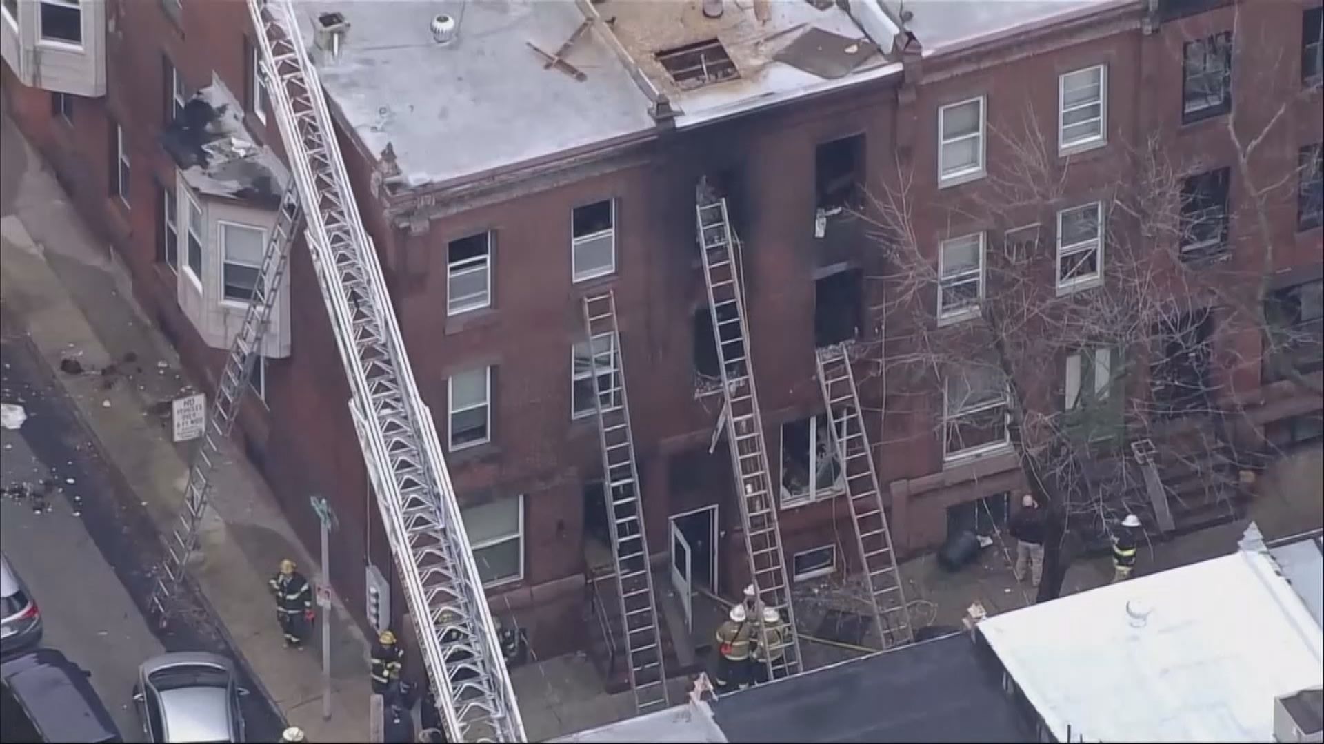 美國費城建築物起火　當局修正為12人死亡