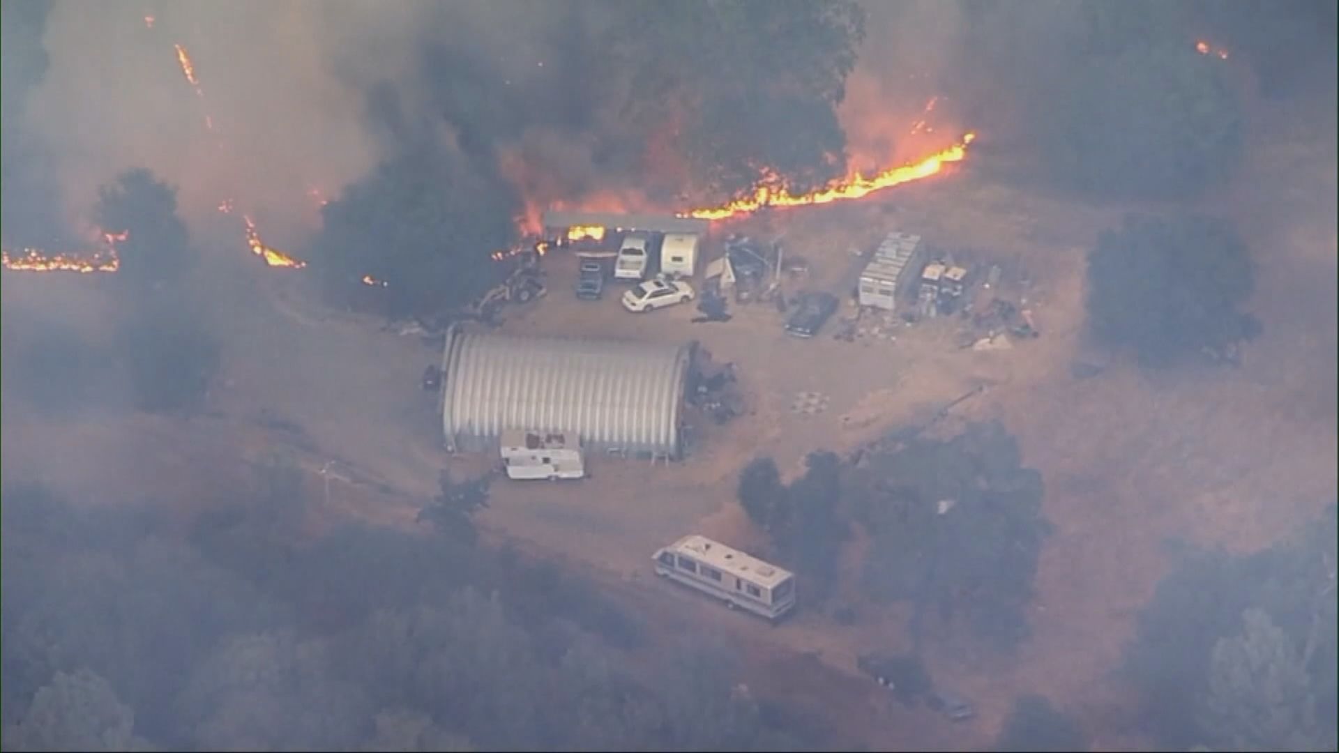 美國加州中部山火快速蔓延