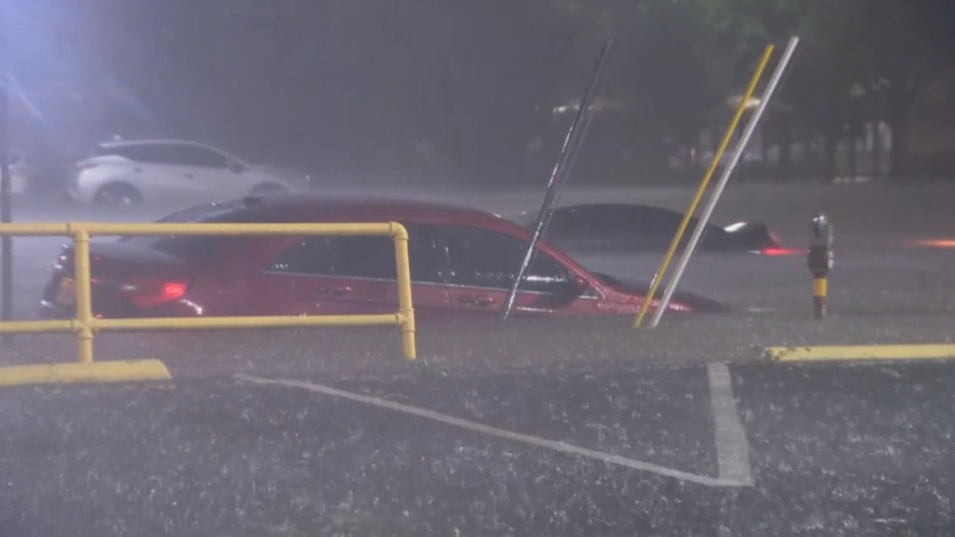 美國得州達拉斯暴雨成災　氣象學家形容為二百年一遇