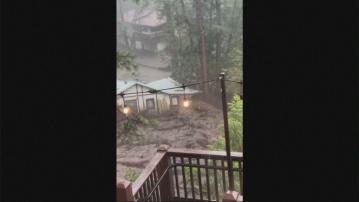 美國新墨西哥州山洪暴發　洪水沖走房屋