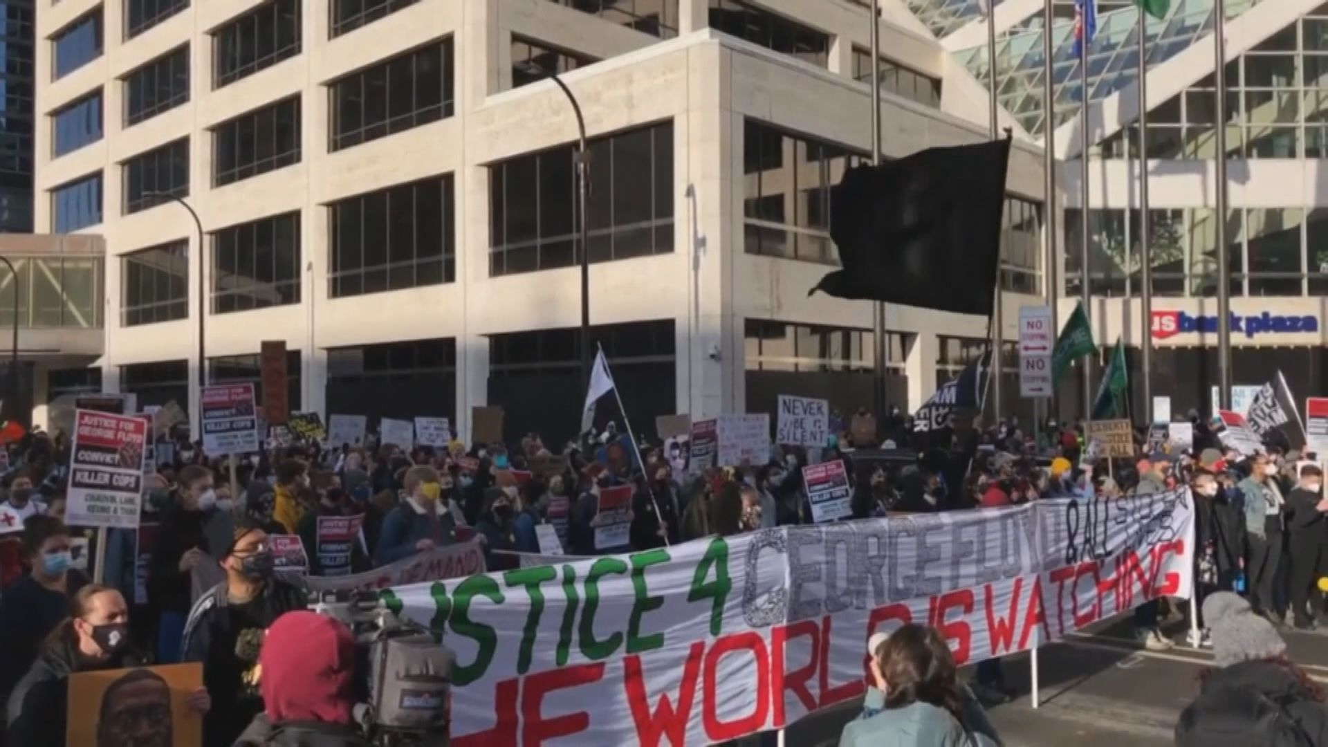 美跪頸案前警員肖萬或被恢復起訴三級謀殺