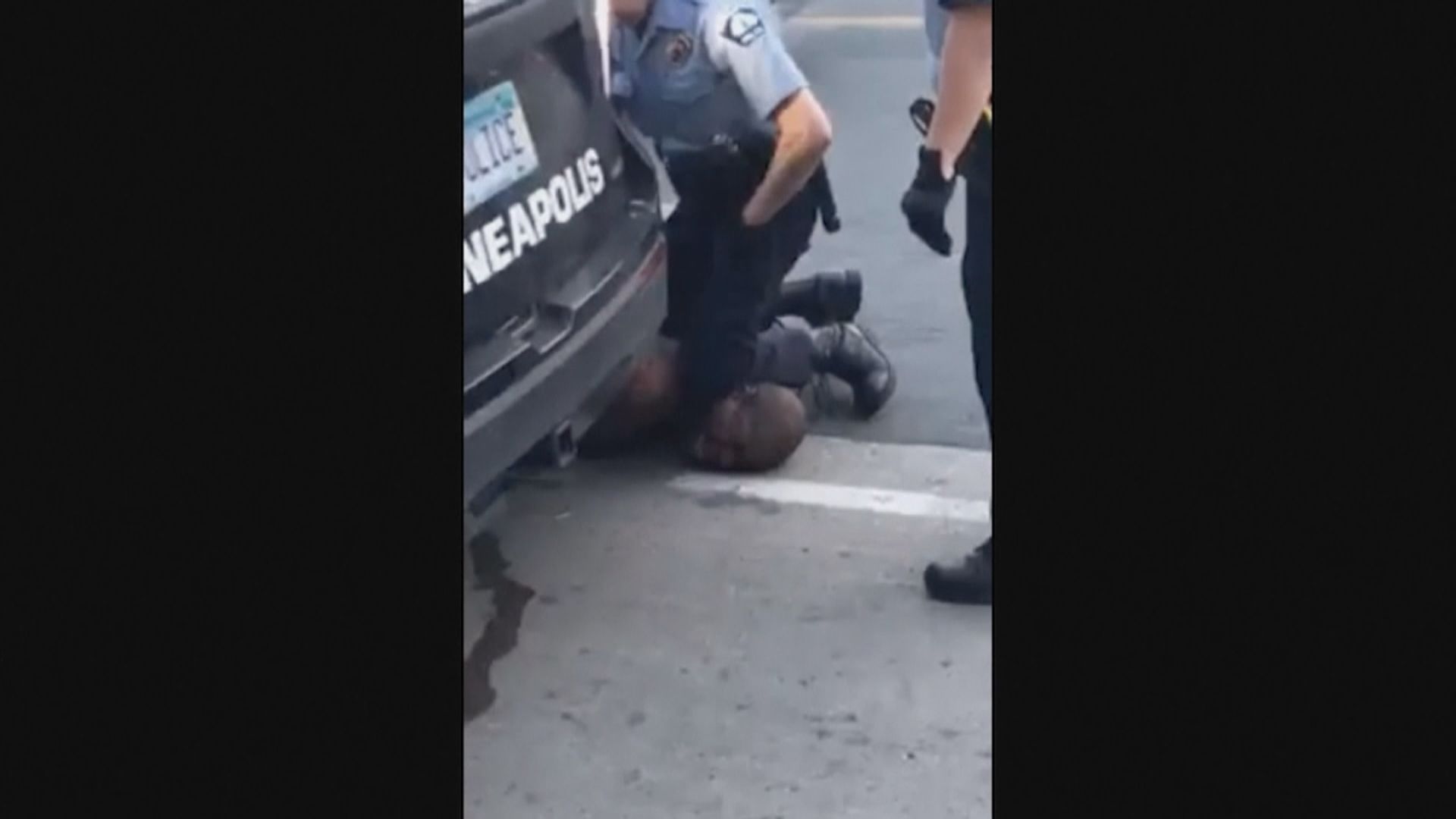 弗洛伊德案　目擊者指警員不理民眾停止壓頸呼籲