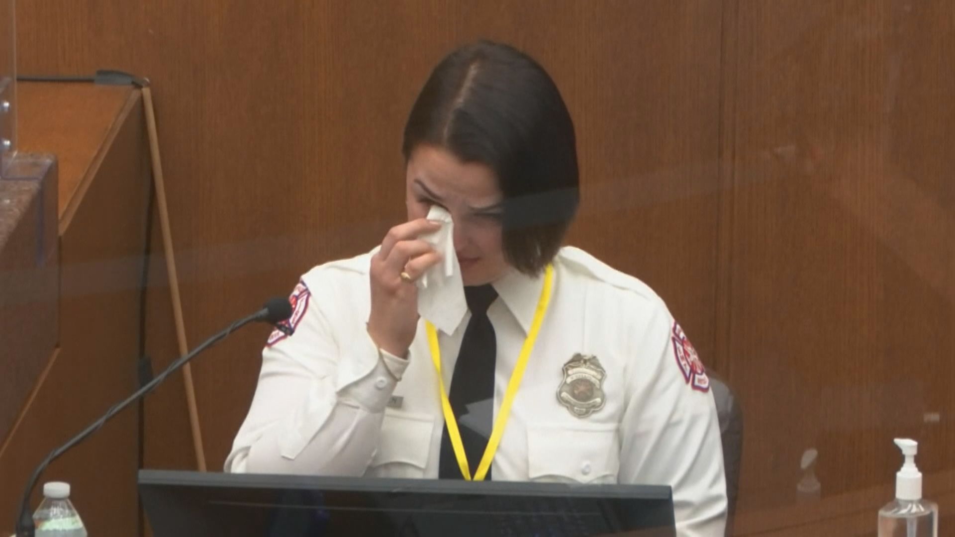 美黑人疑被警跪頸致死案　目擊者指警員拒讓消防員急救