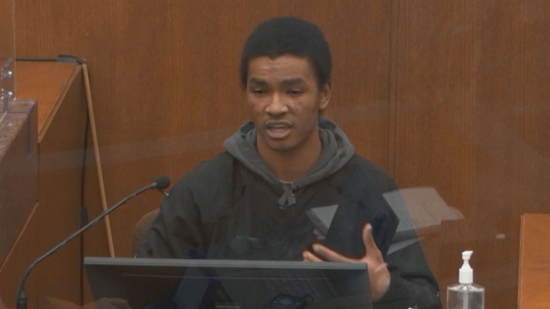 美國黑人跪頸案續審　店員指案發前事主疑服用過藥物