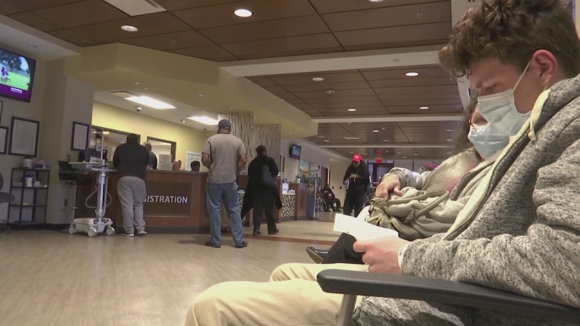 美國受流感及新冠和呼吸道合胞病毒夾擊