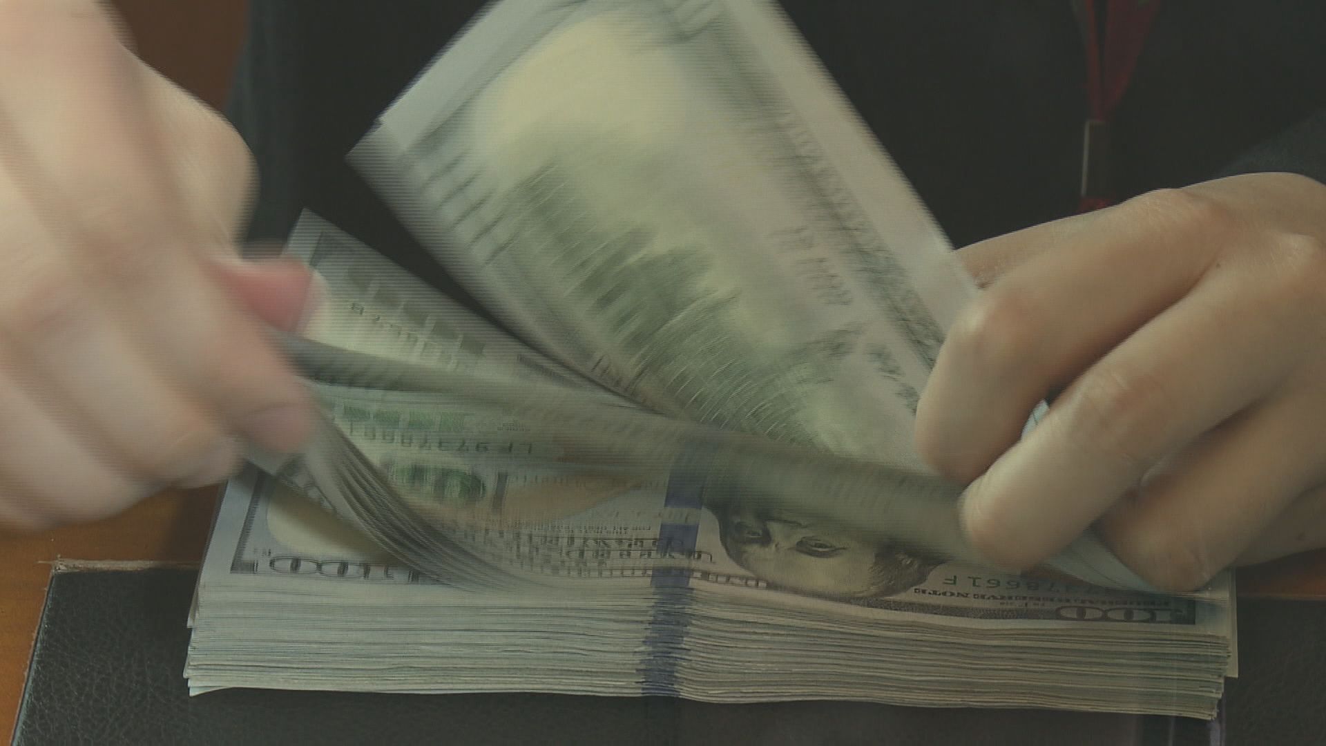 英鎊曾急升1% 美匯指數結束4連升 