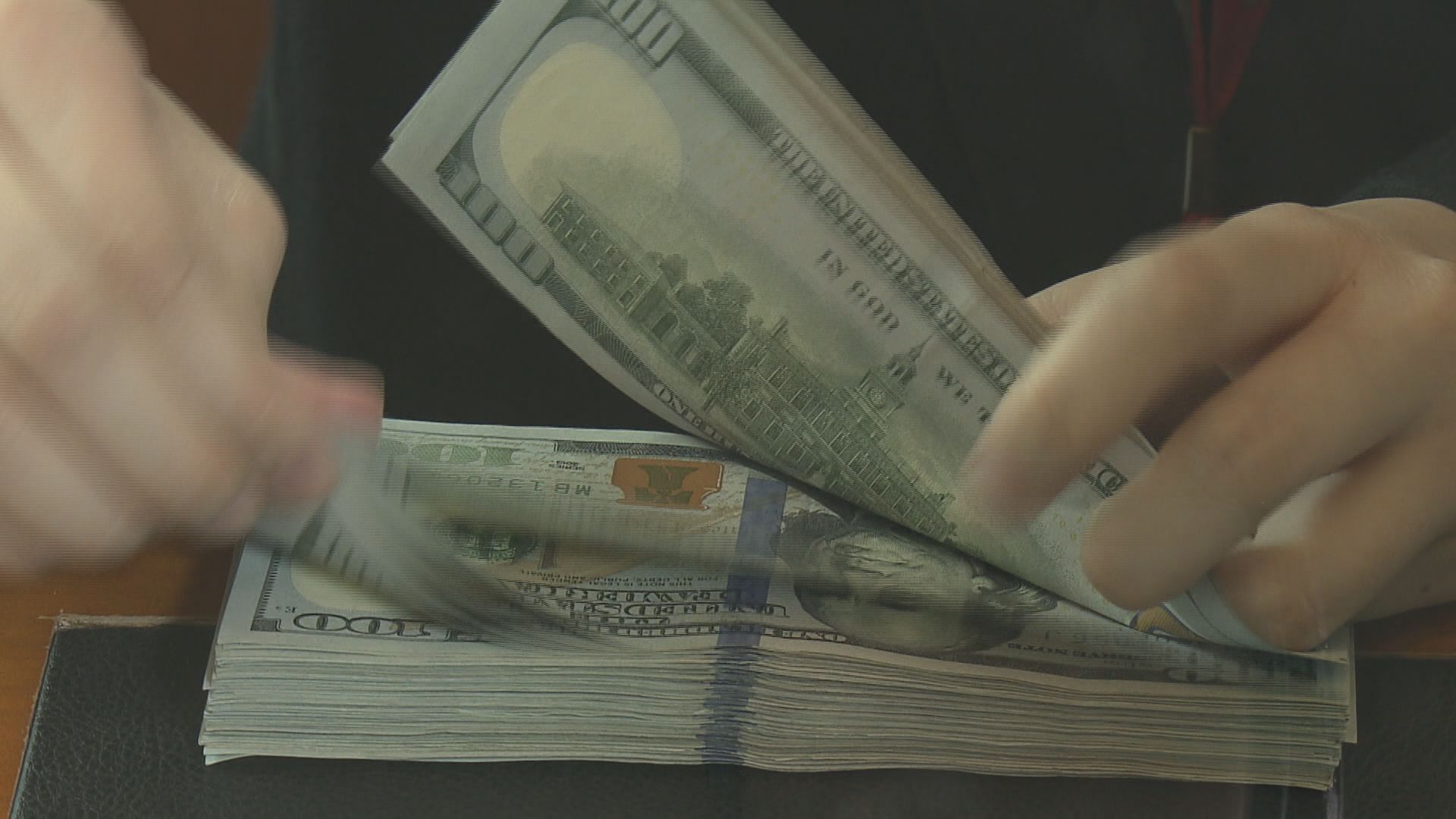 資金流入美元和日圓避險 美元兌日圓跌穿111