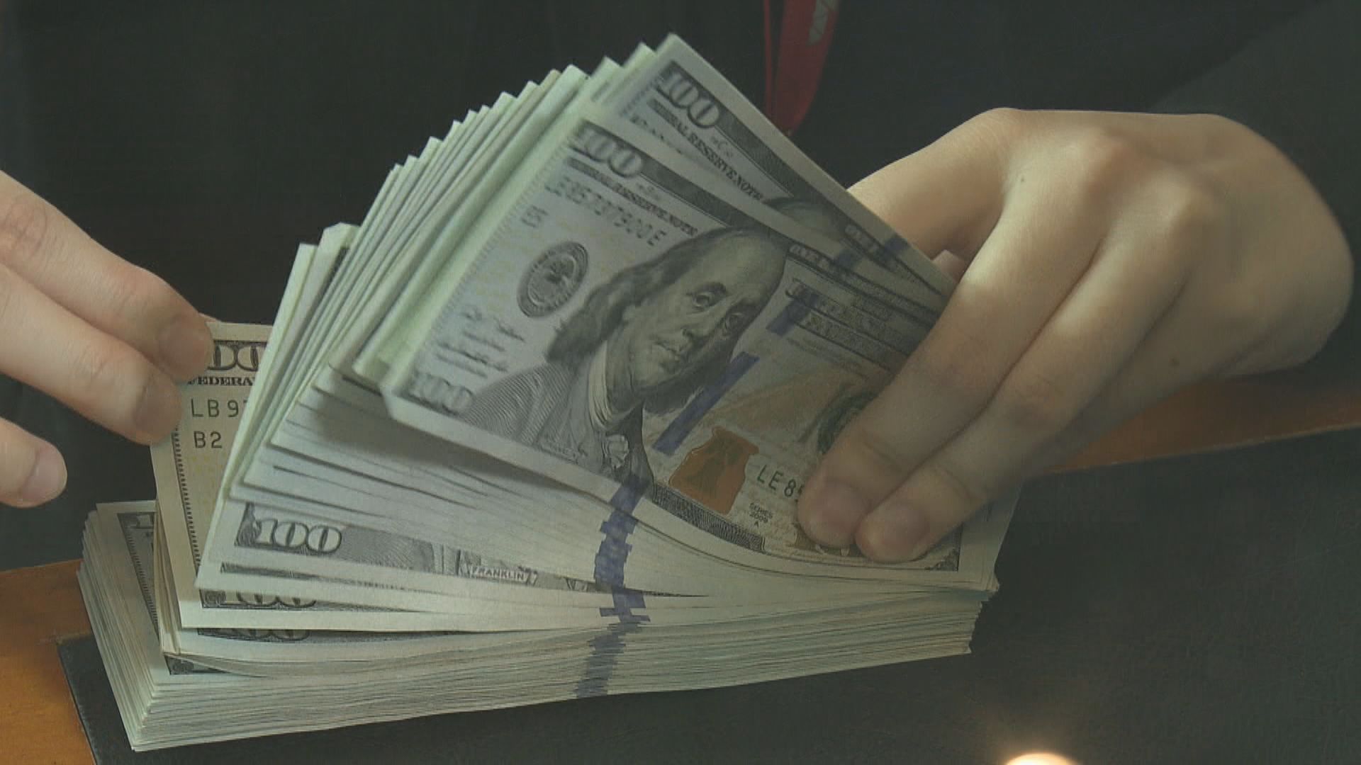 歐元英鎊走強　美匯指數回落