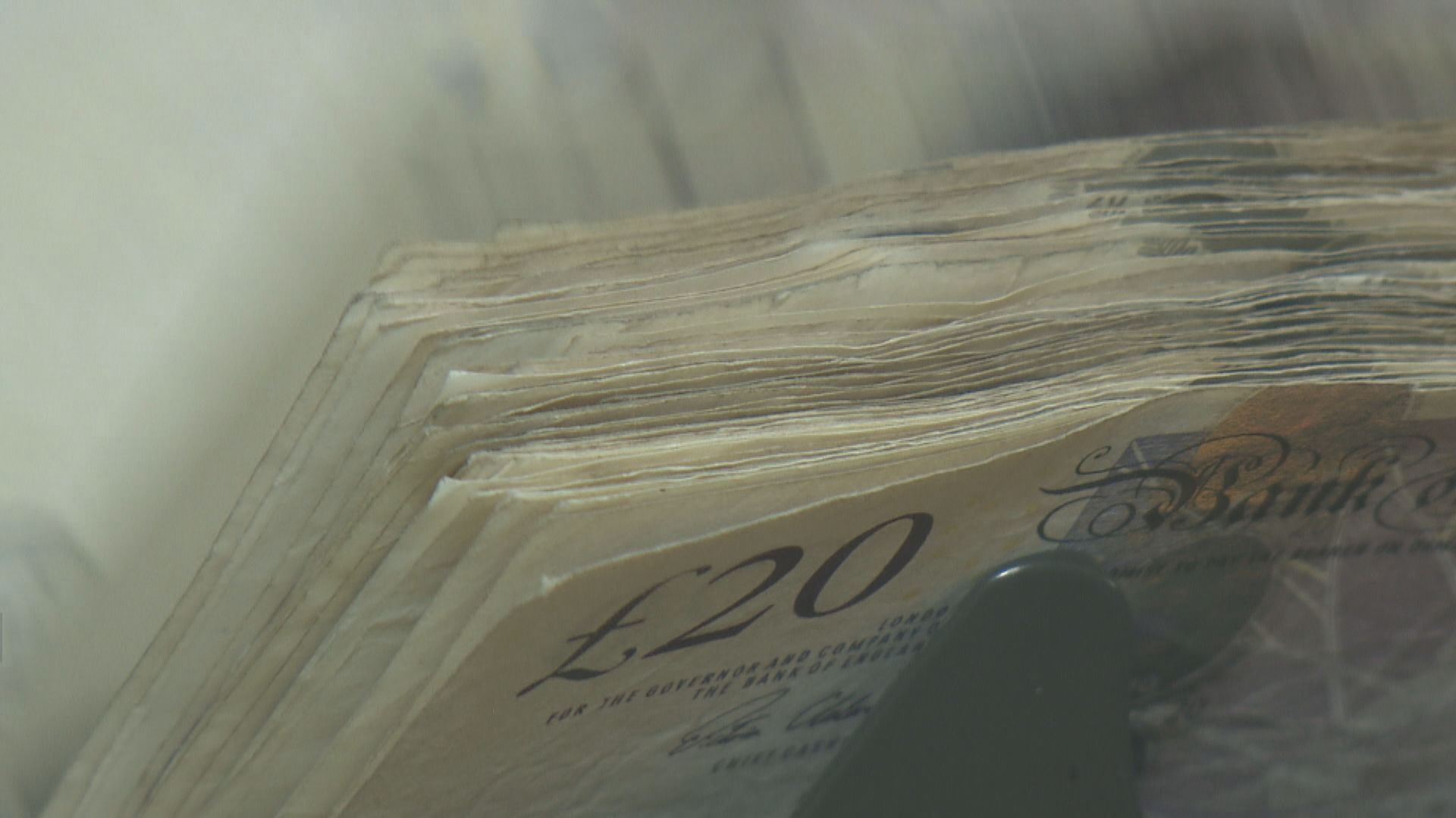 英鎊2連跌　因憂慮英國硬脫歐