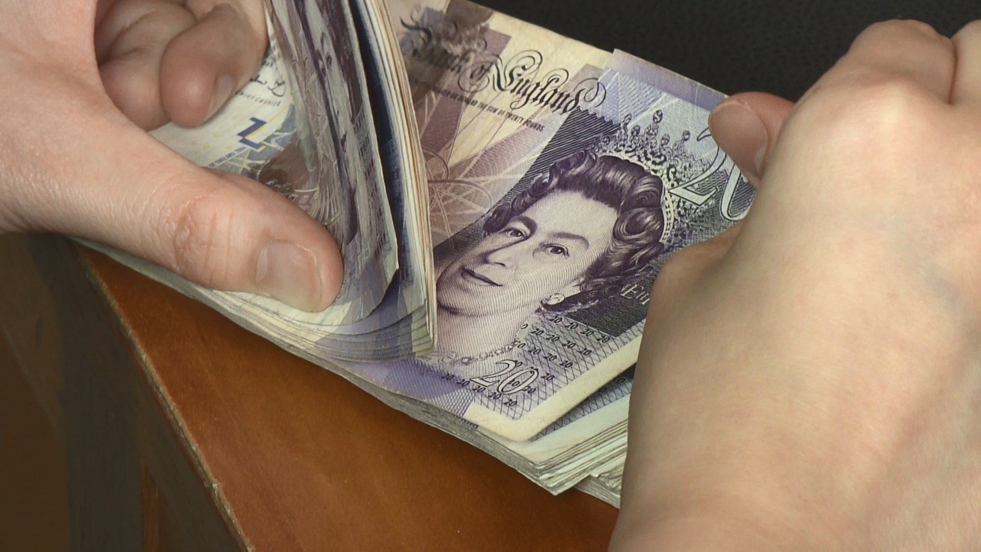 英鎊上升　因料英國新財相將增加預算開支