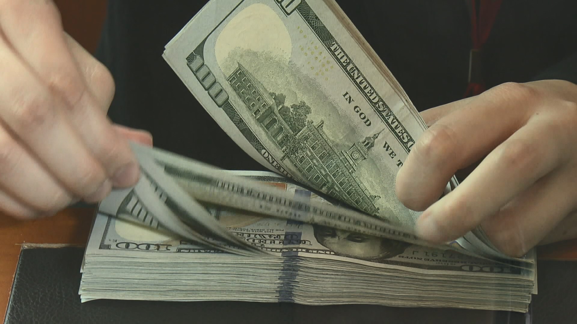 美匯指數升逾1%並曾見逾三周高位