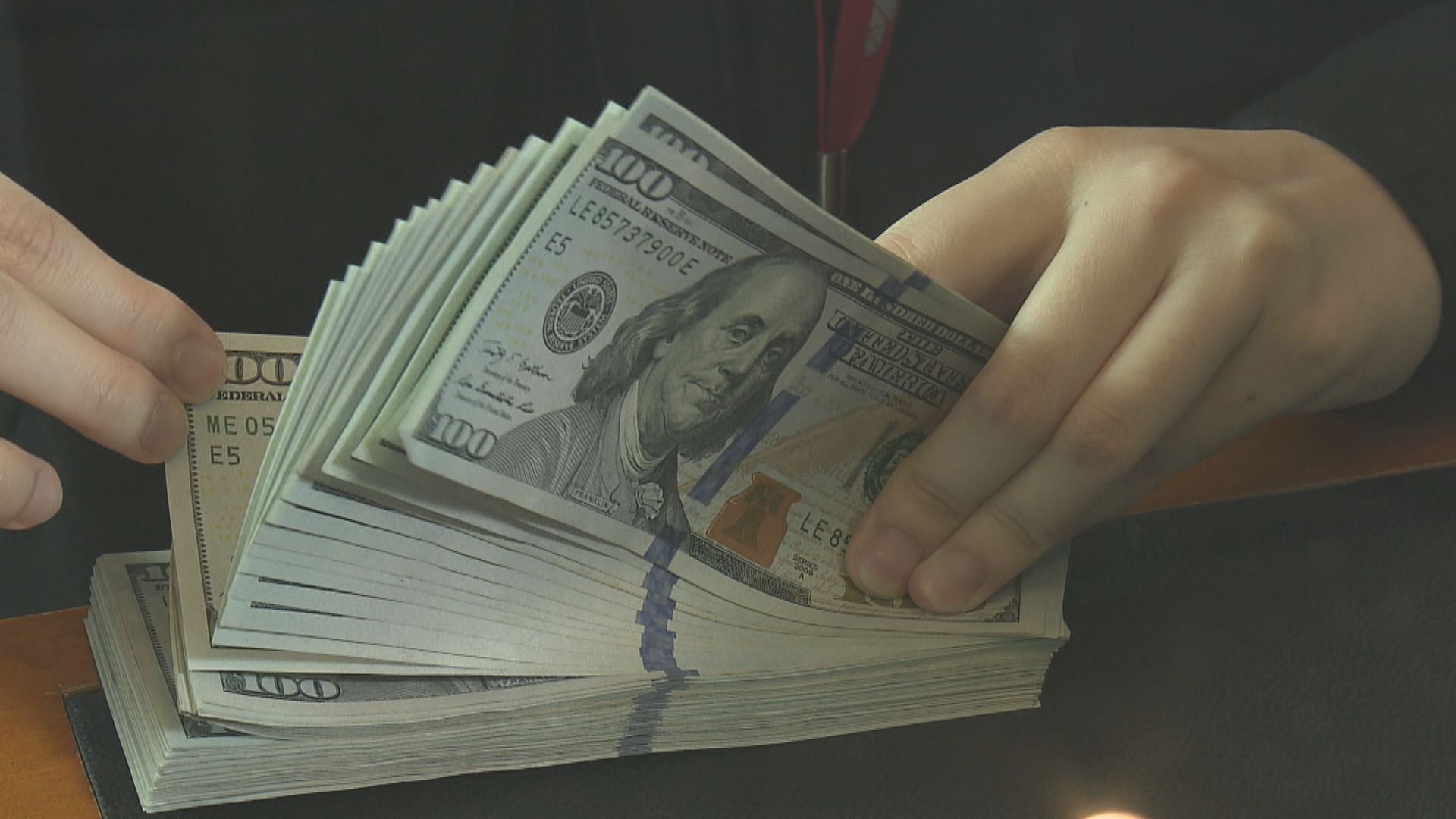 美匯跌穿98曾見逾2個月低位　澳元見4個月高位