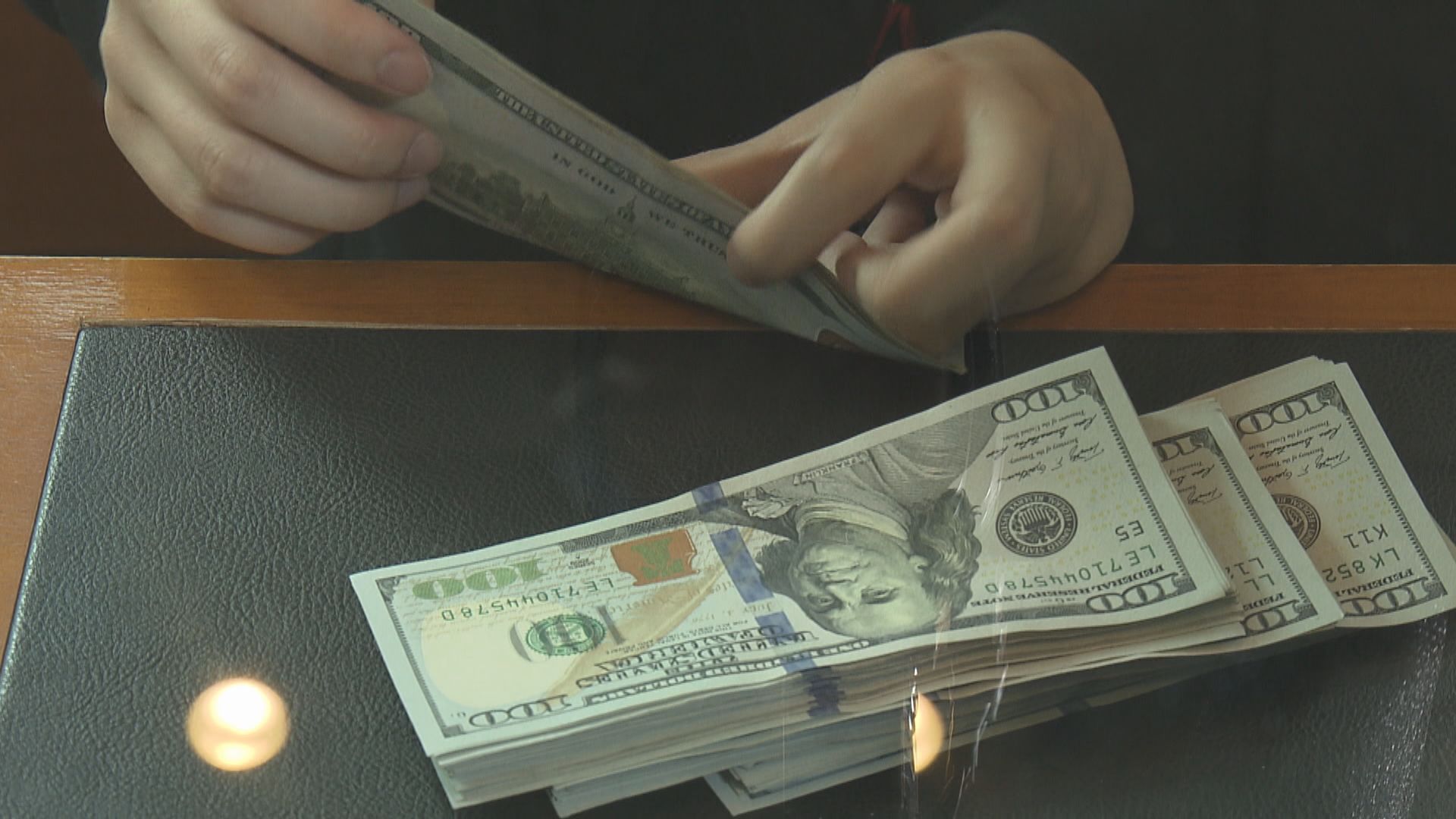 美元匯價跌　因鮑威爾稱短期內不會加息