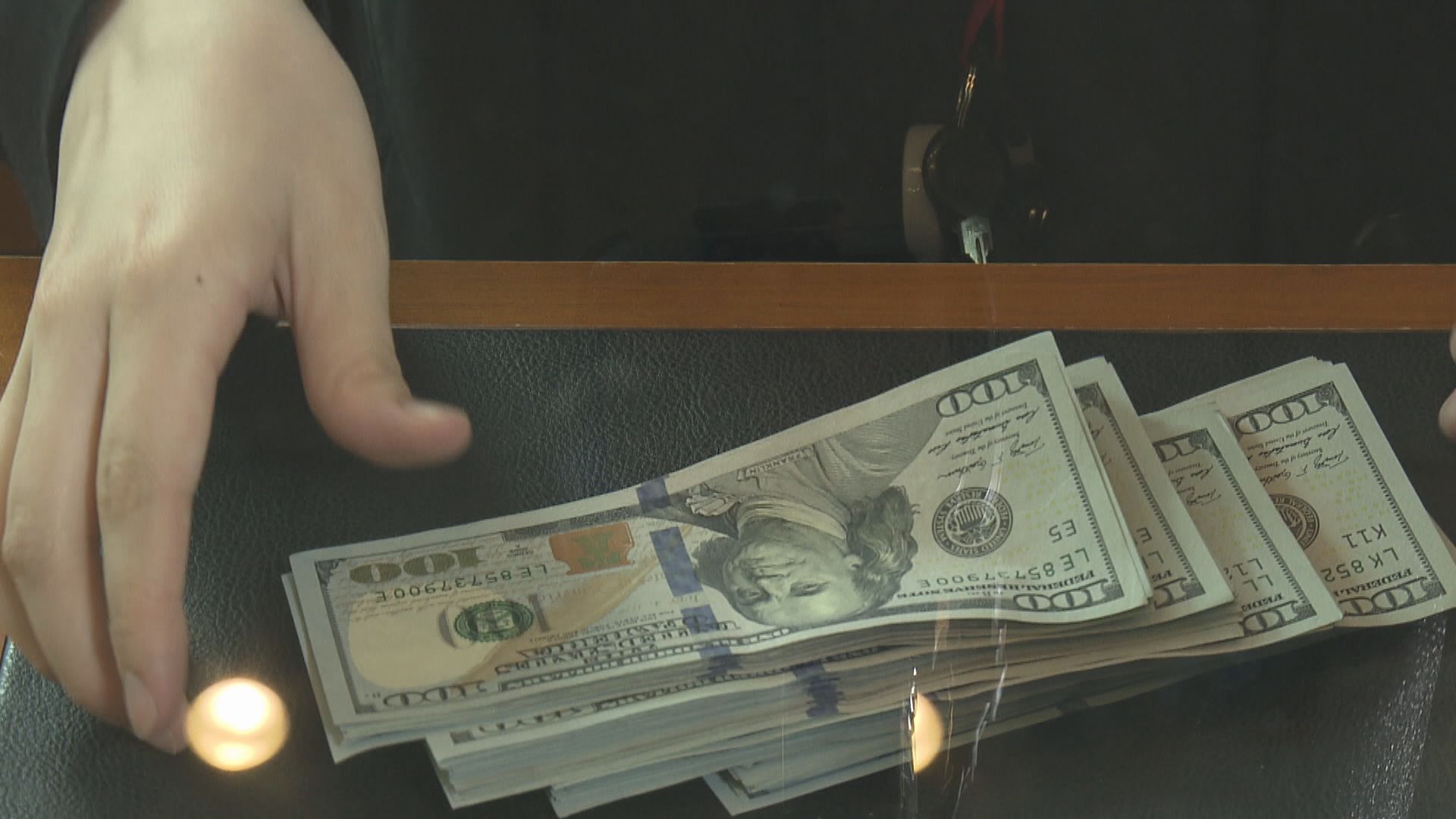 美匯指數升至近20年新高　英鎊曾觸及2年新低