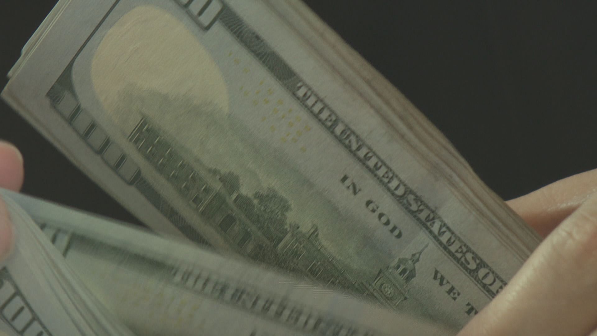 美匯跌穿100　美國貿易政策不確定性