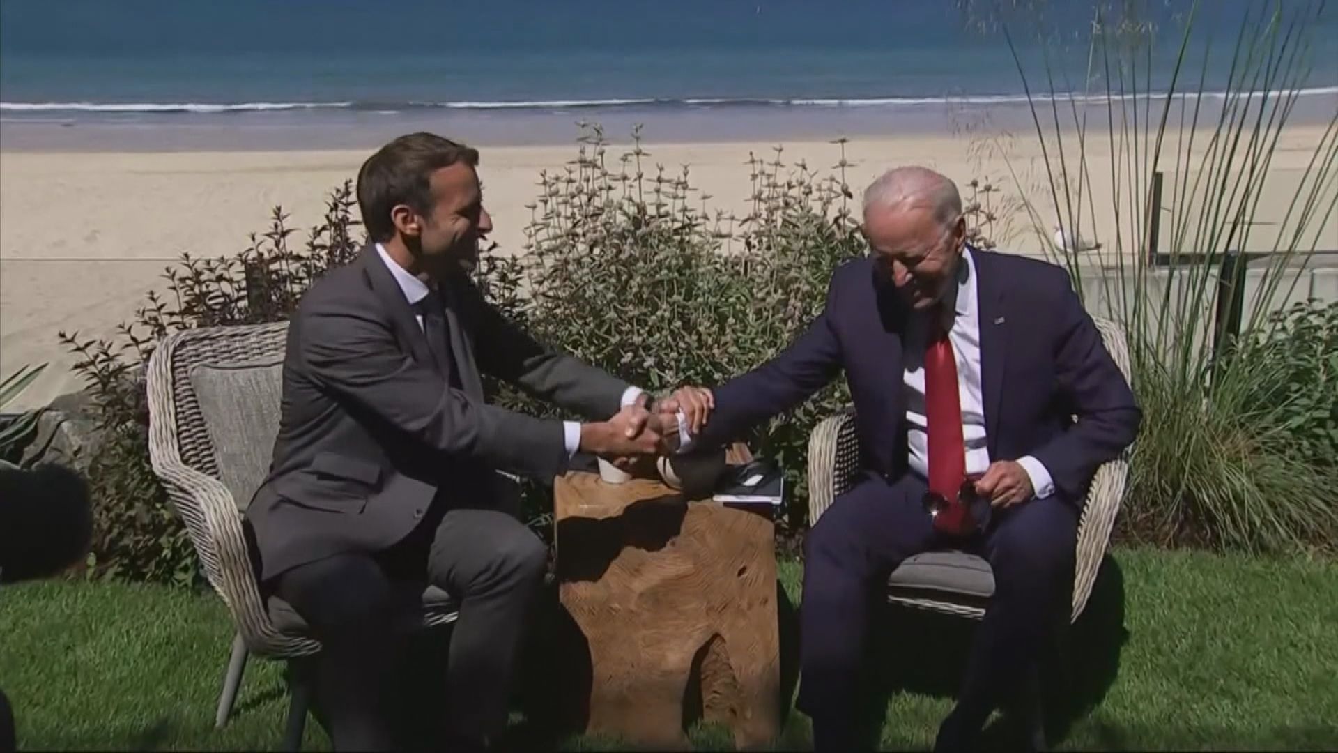 拜登再與馬克龍通電話