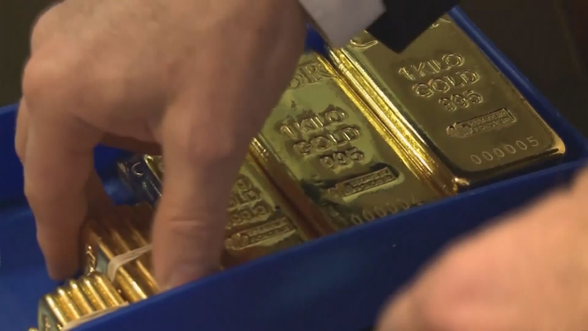 中國投資者趁低吸納　金價2連升