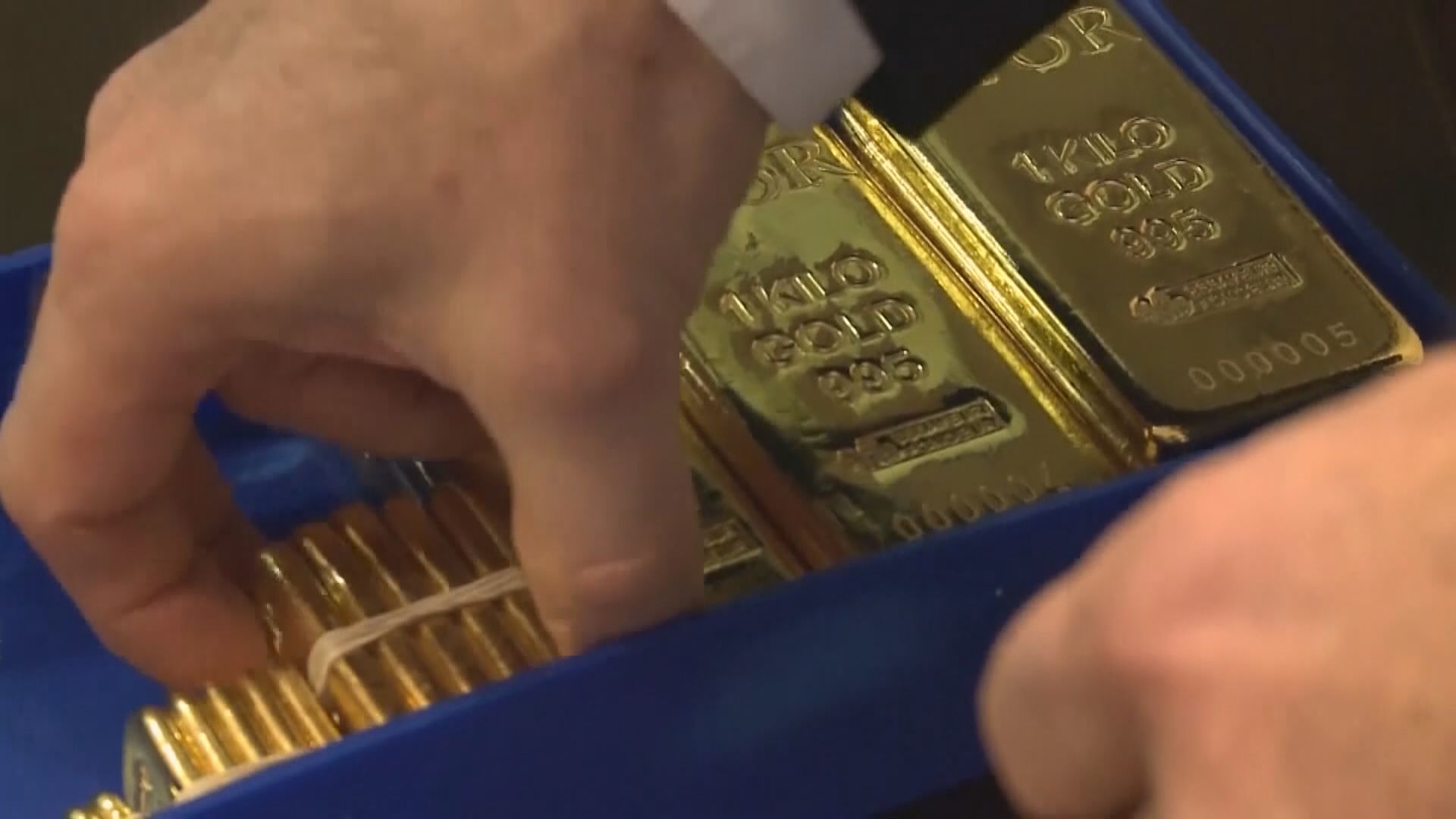 股市下挫及美元偏軟　金價連升2天