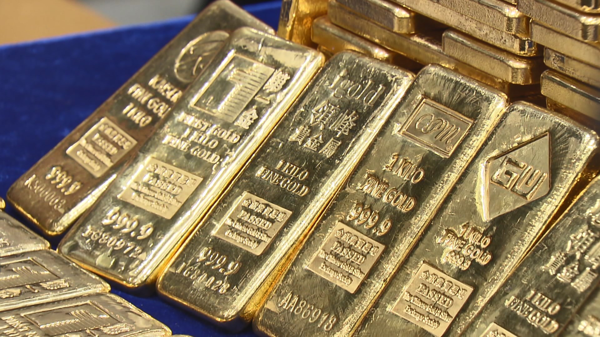 現貨金跌穿每盎司千七美元關　曾見近一個月低位