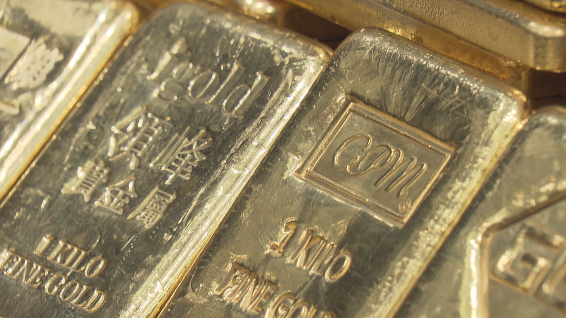 金價曾見一個月高位　因美刺激方案押注及美元跌