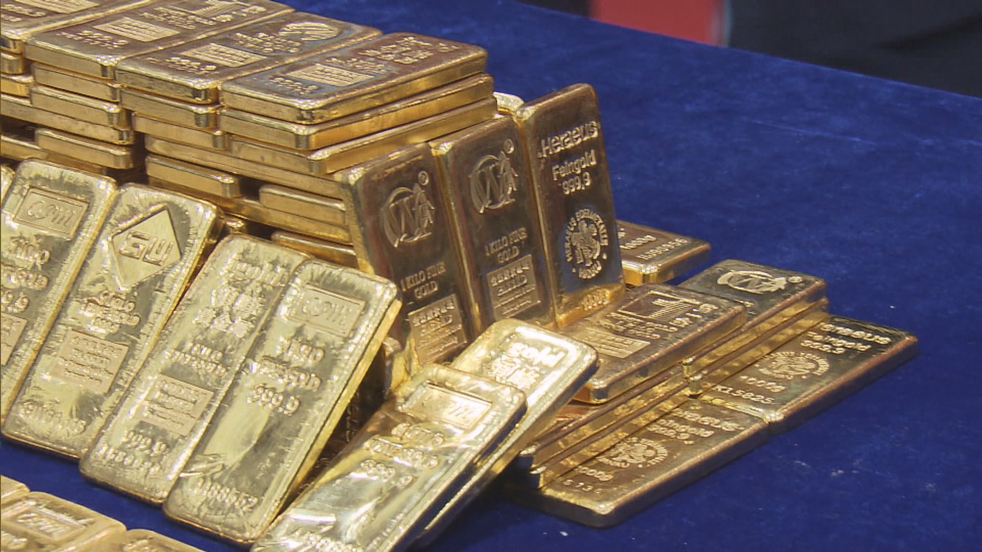 金價先跌後升　因美元匯價轉跌