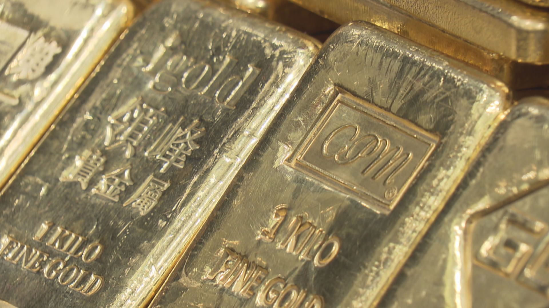 紐約期金跌至近2個月低位　現貨金跌穿千七美元關