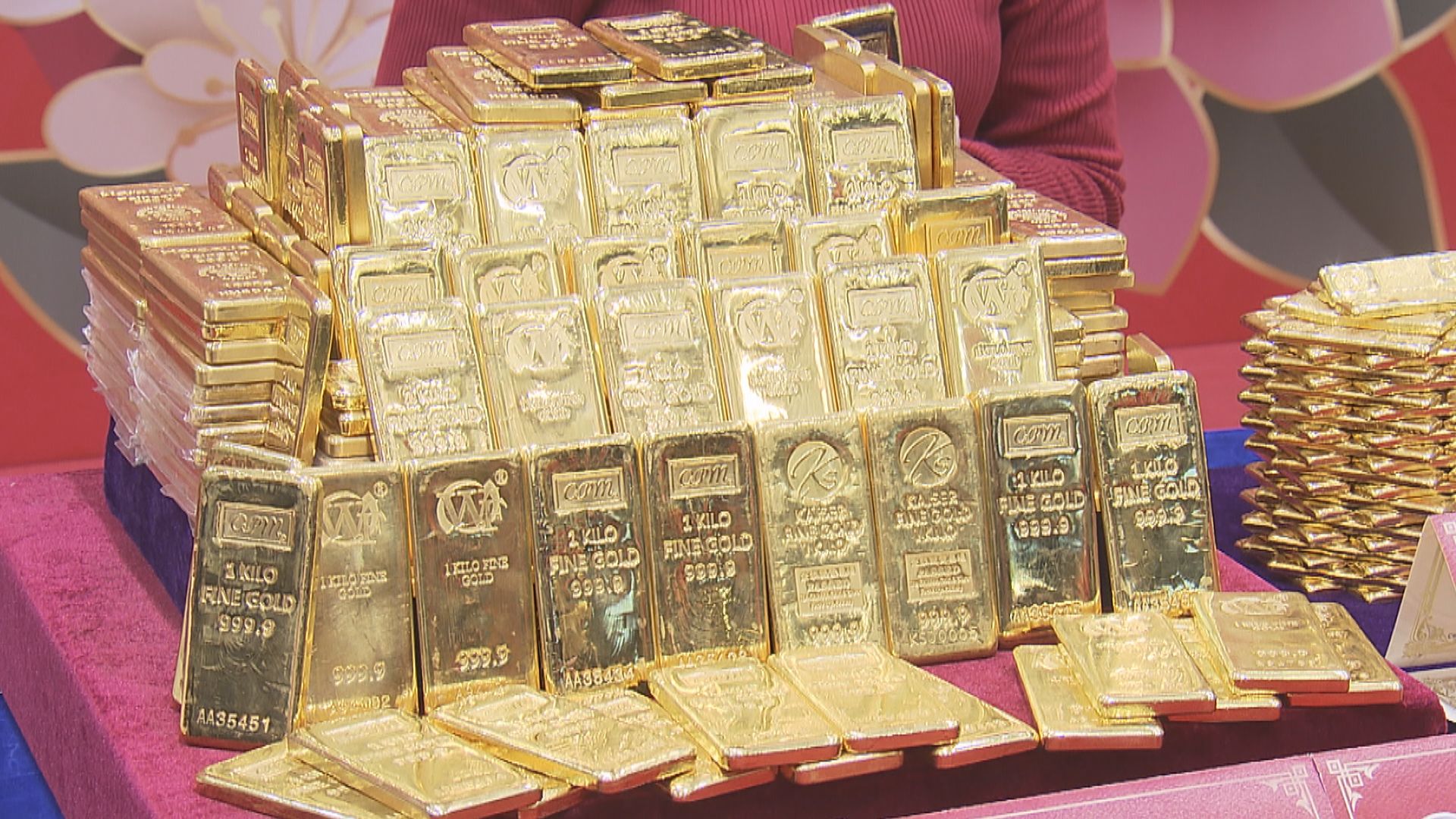 金價升穿每盎司4900美元　續創新高