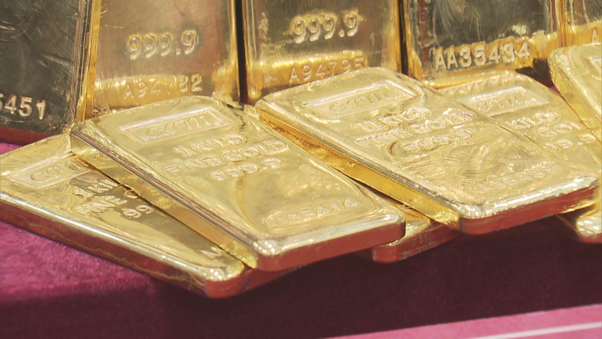 金價升2%重上五千美元關 