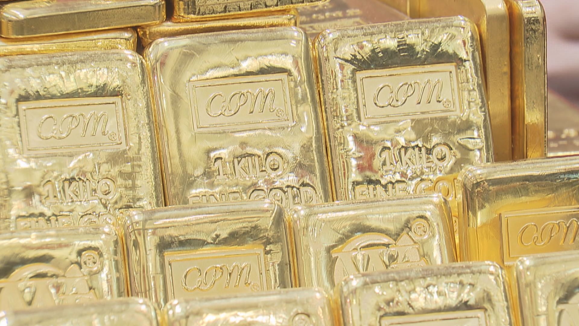 現貨金升4%　升穿每盎司4500美元關口