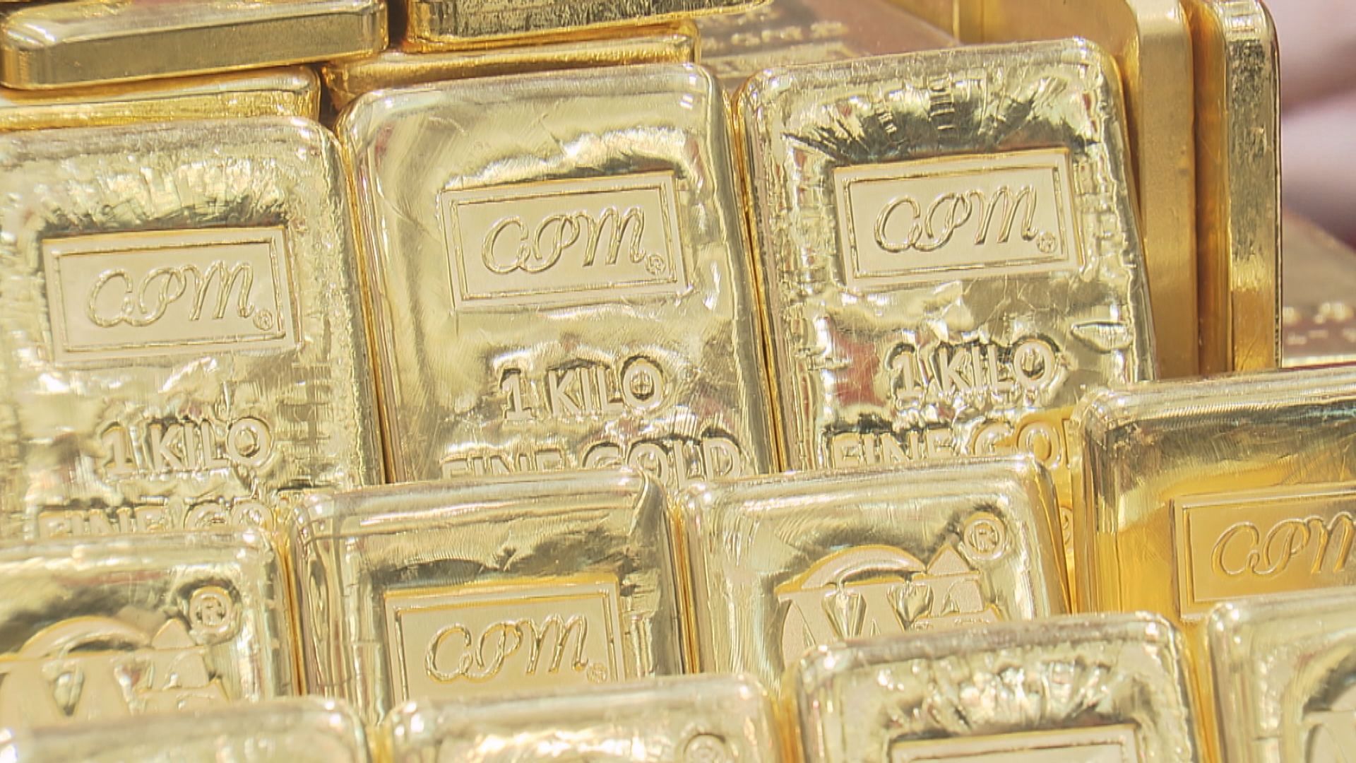 現貨金三連跌並跌穿每盎司4400美元