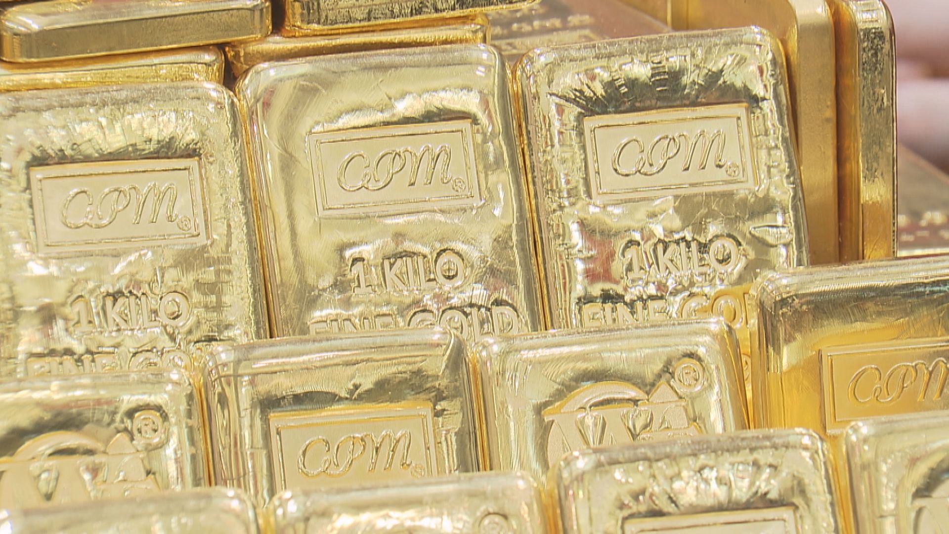 現貨金跌逾1%　曾見逾一個月低位