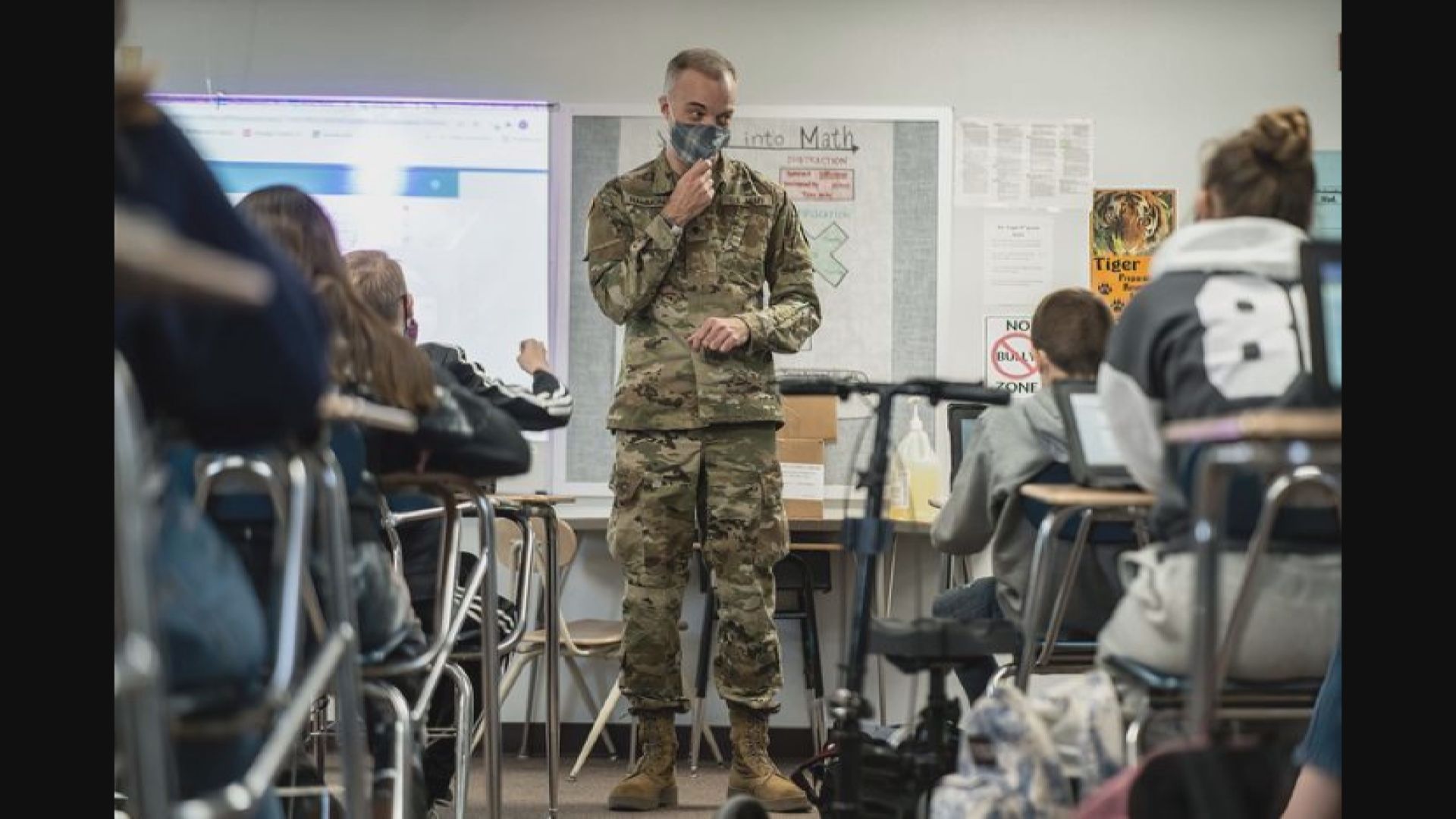 美國國民警衛軍　疫情下充當代課老師和校巴司機