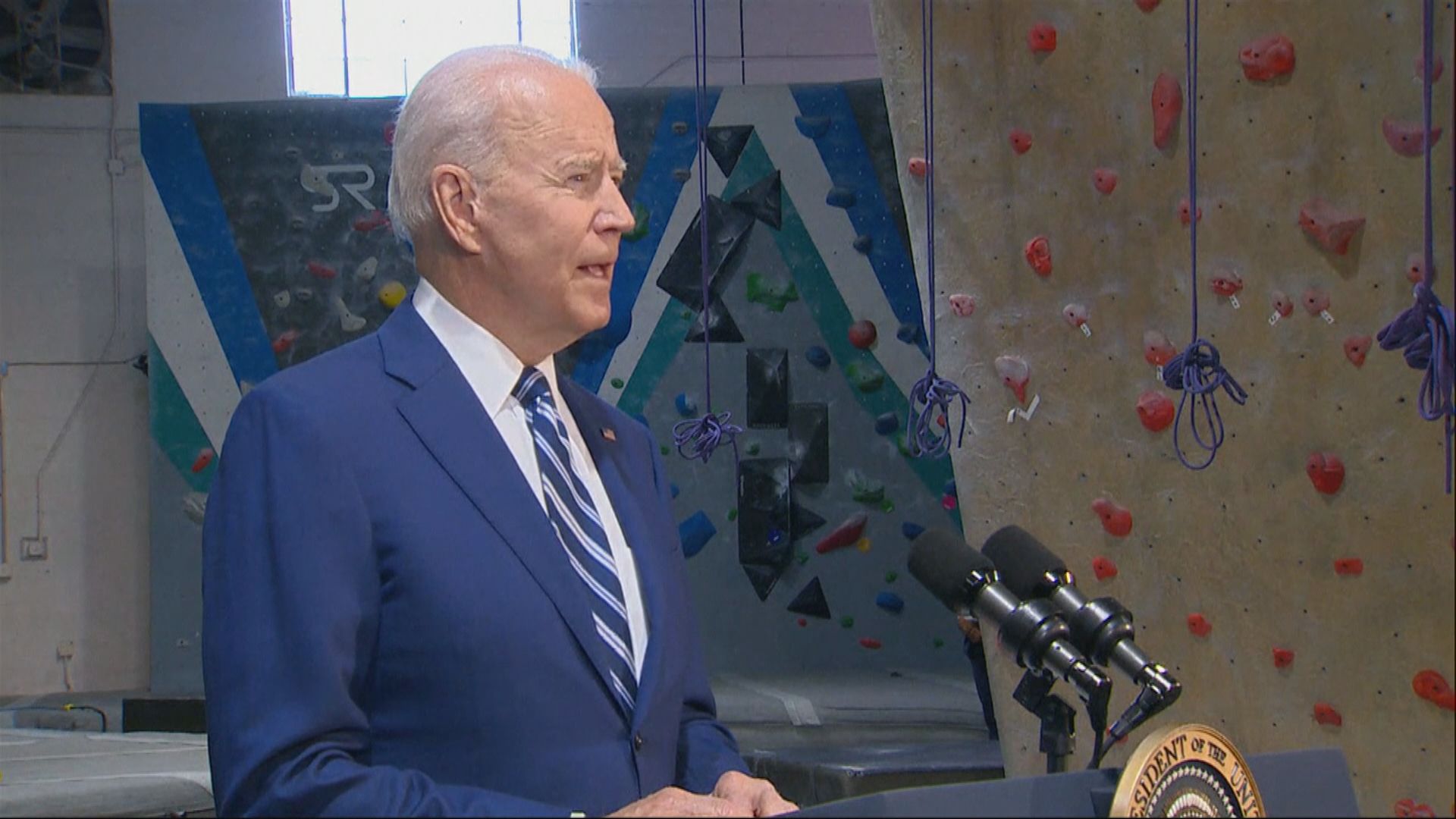 美國給予在美港人18個月延期離境待遇