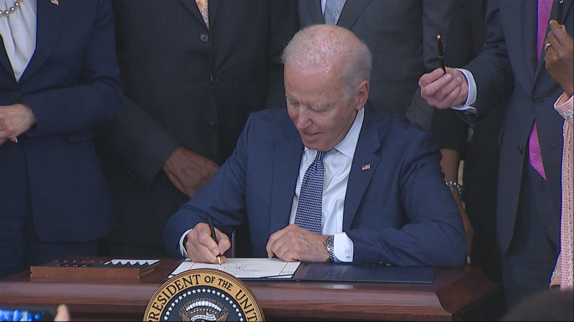 拜登簽署法案　「六月節」定為聯邦法定假日