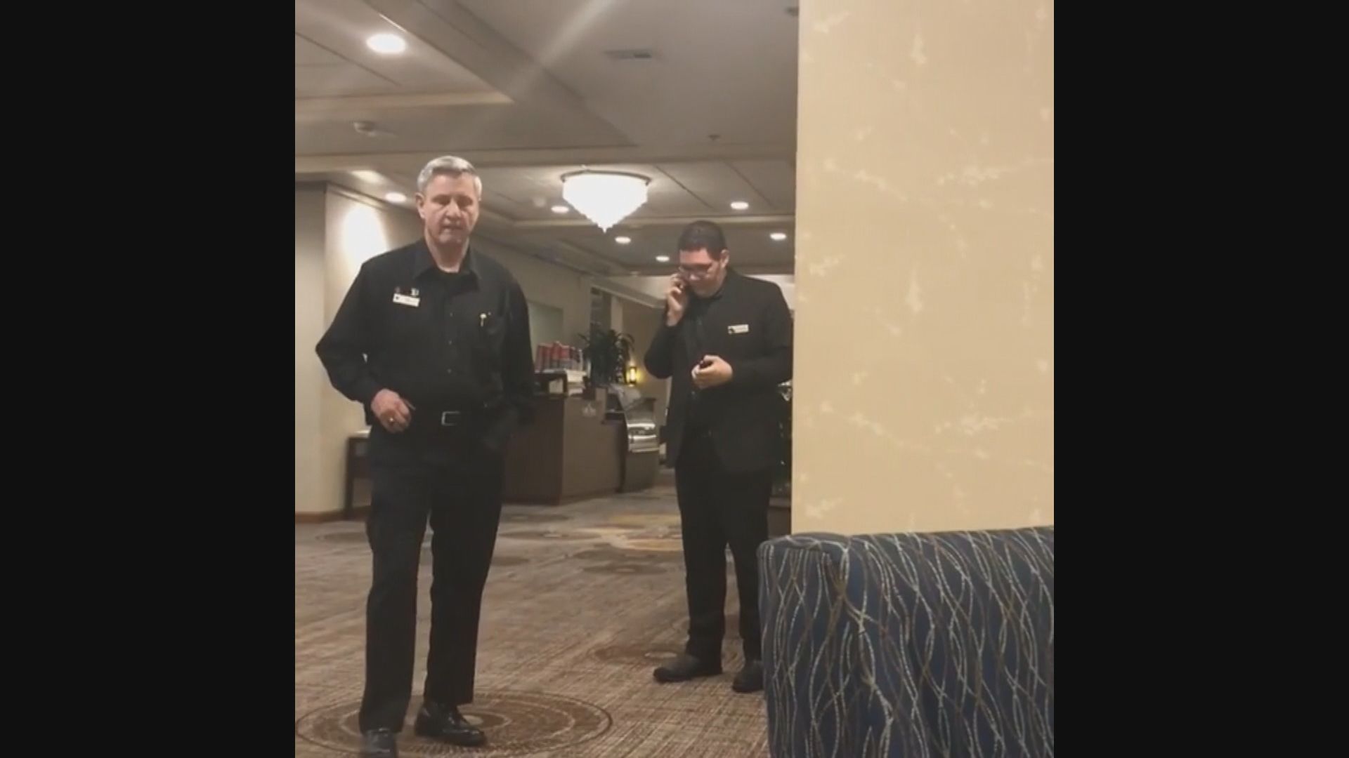 美國一間酒店開除兩名驅趕黑人住客職員