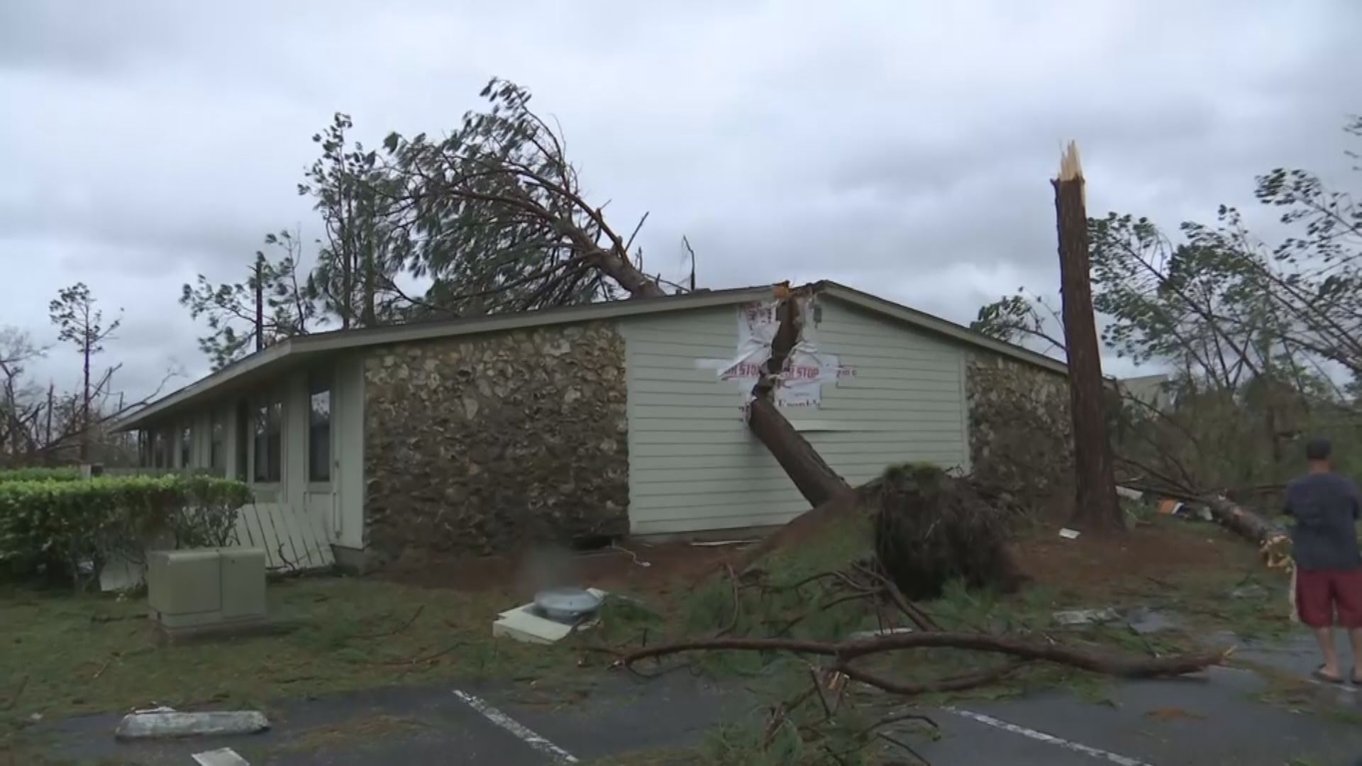 邁克爾吹襲佛州後轉往佐治亞州至少兩死