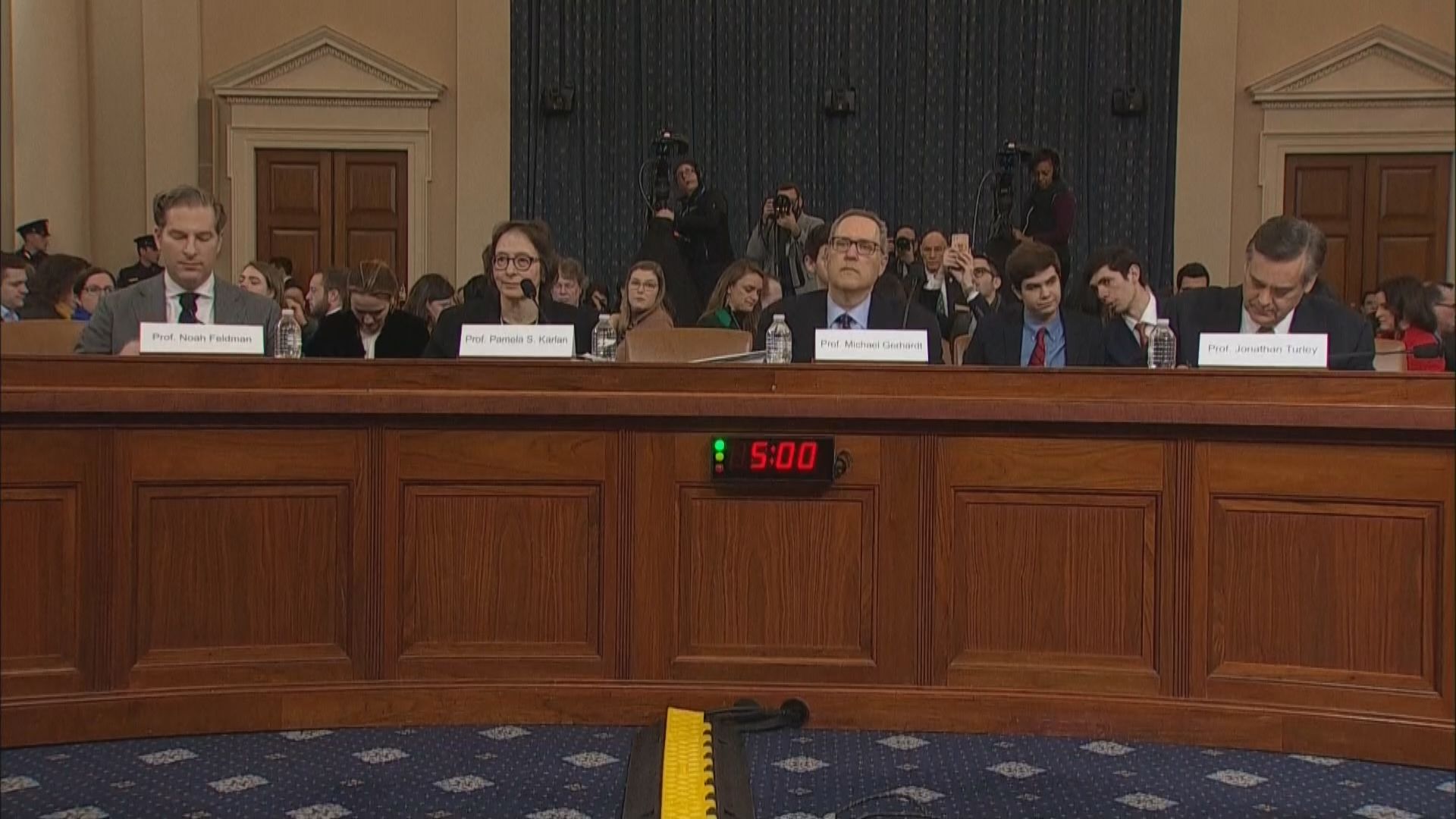 美法律專家在公聽會指足夠證據向特朗普展開彈劾程序