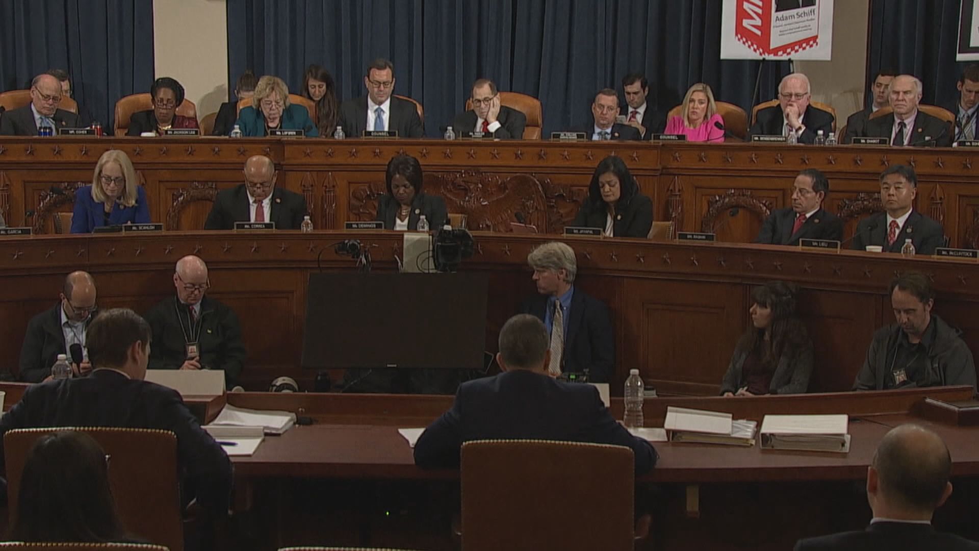 聽證會有公眾斥責民主黨人叛國