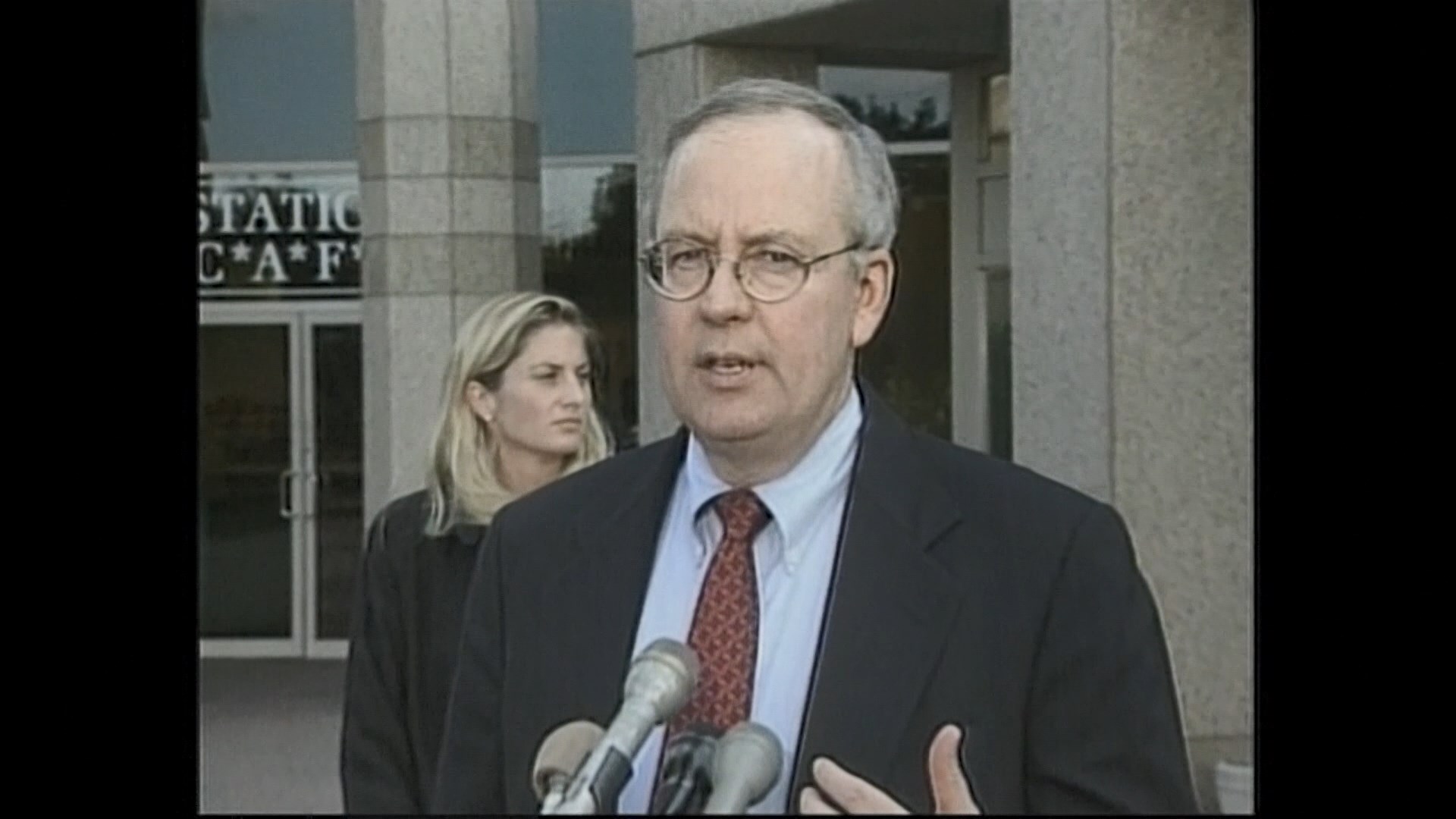 前獨立檢察官斯塔爾加入特朗普律師團隊