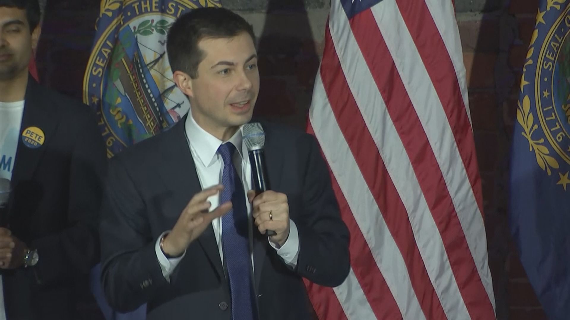 美國民主黨印第安納州初選　前市長爆冷領先