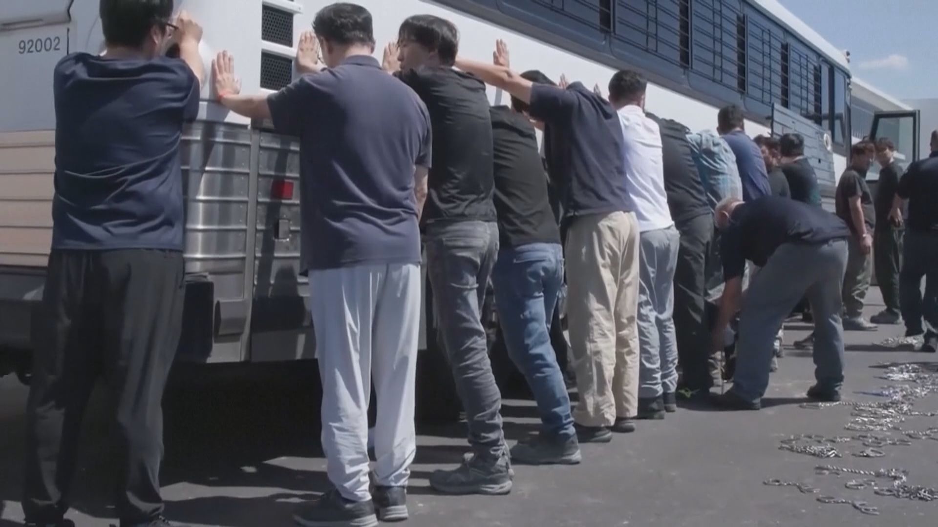 南韓派包機接三百多名在美被捕公民回國