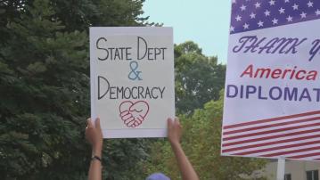 美國國務院解僱超過1300名員工