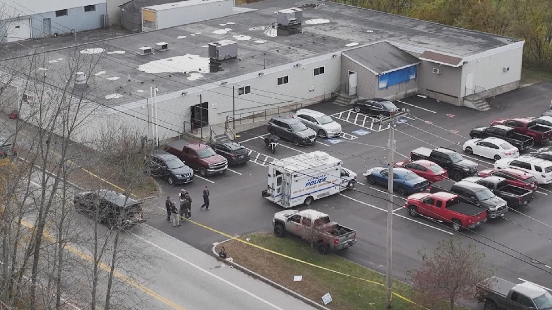 美國警方繼續追捕緬因州槍擊案在逃疑兇