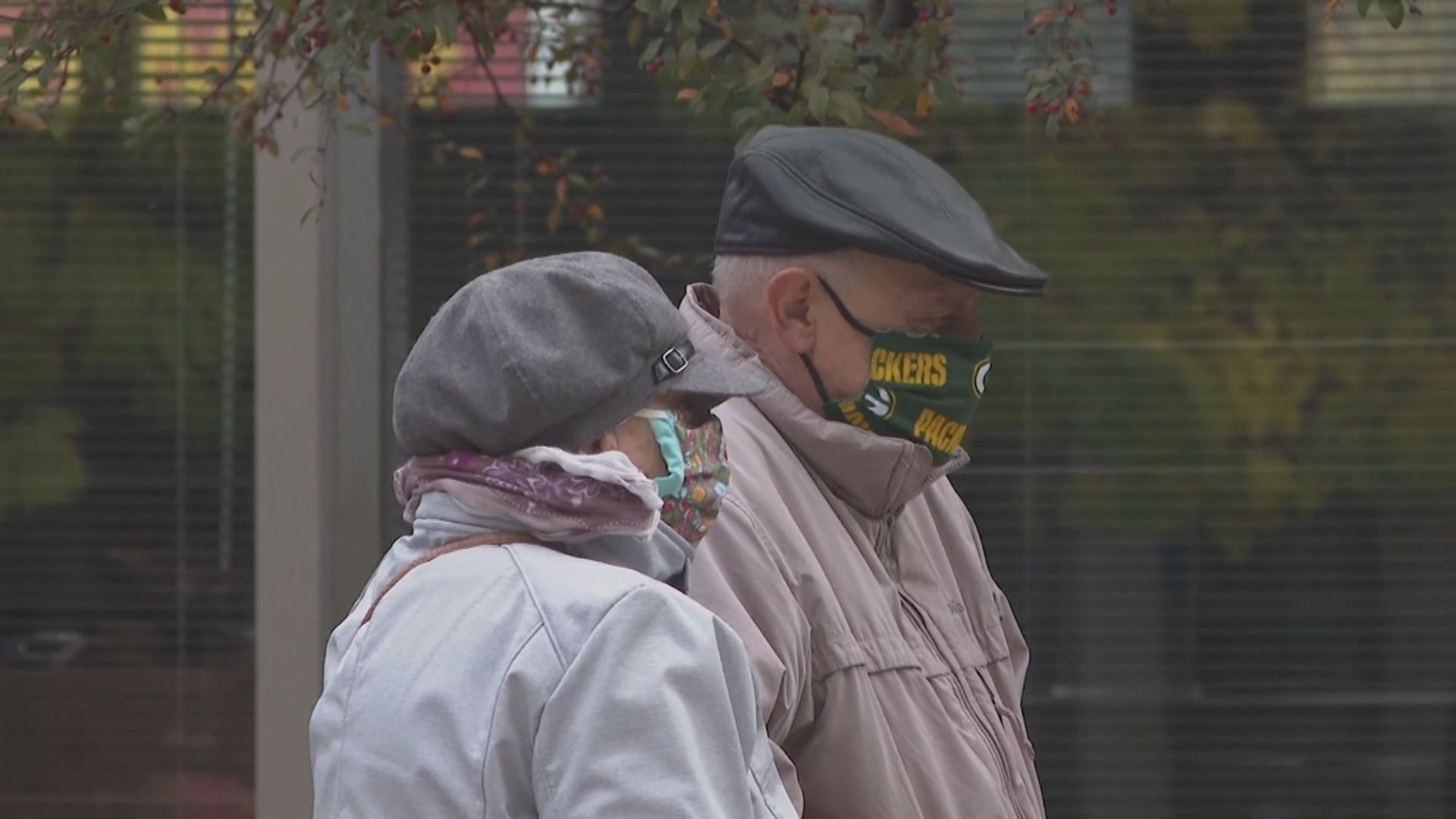 美國已完成接種疫苗民眾在大部分地方可不戴口罩